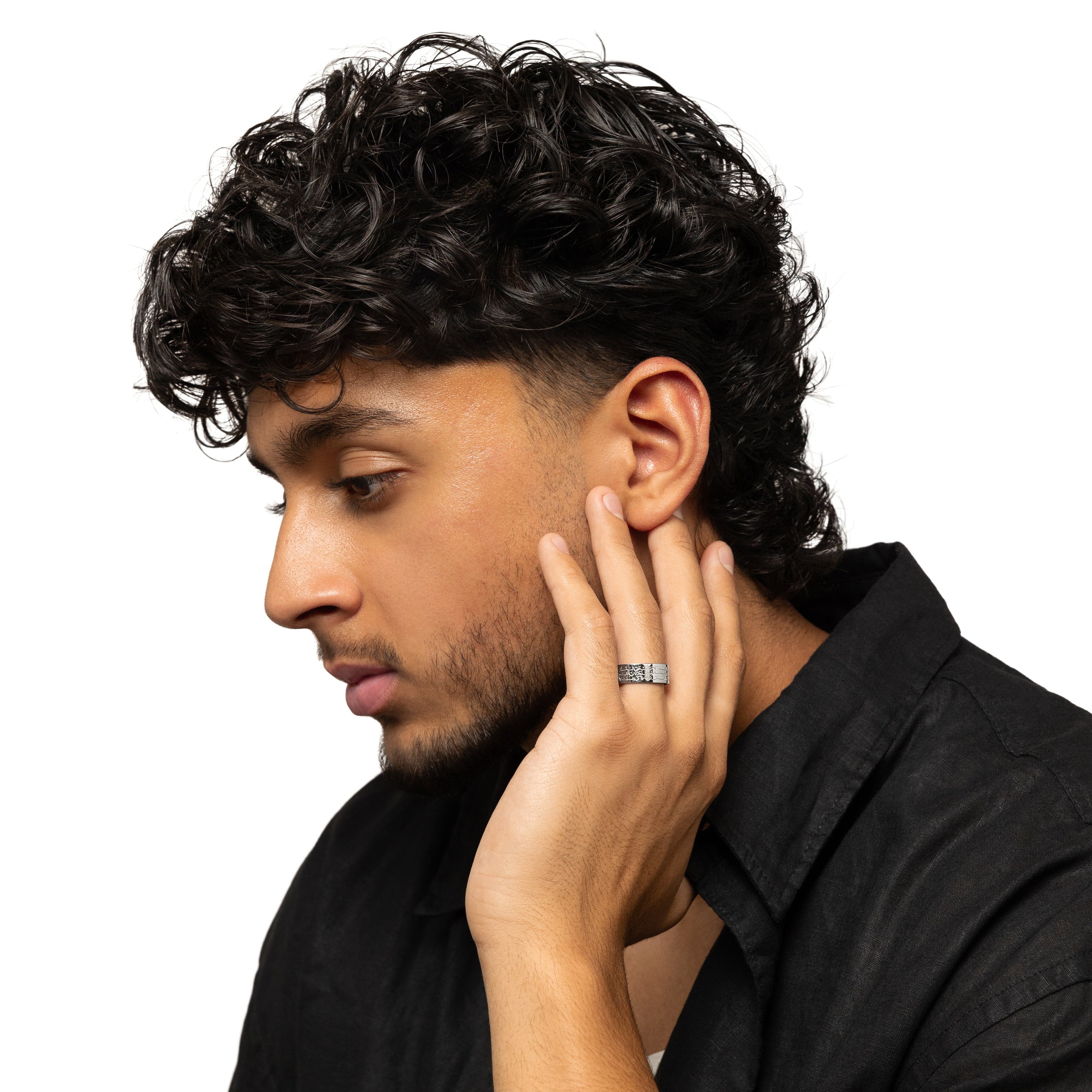 Close-up view of the Ayatul Kursi ring for men, highlighting its intricate design.