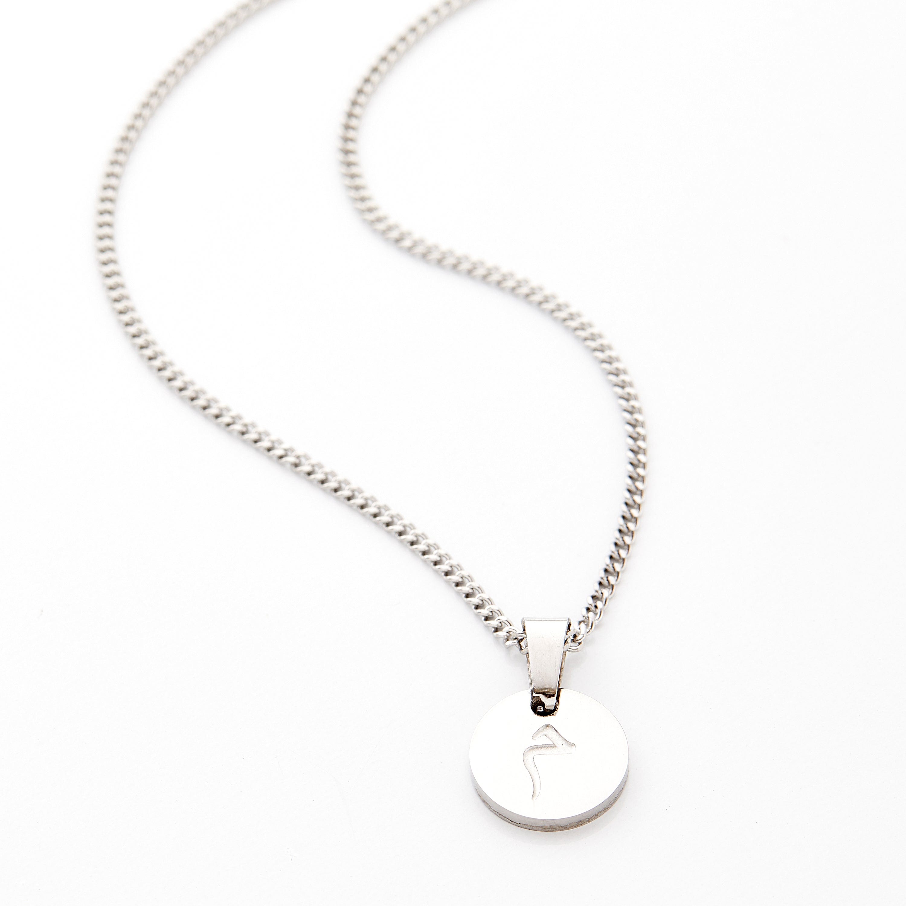 Close-up of the personalized Arabic letter necklace showcasing its fine details and craftsmanship.
