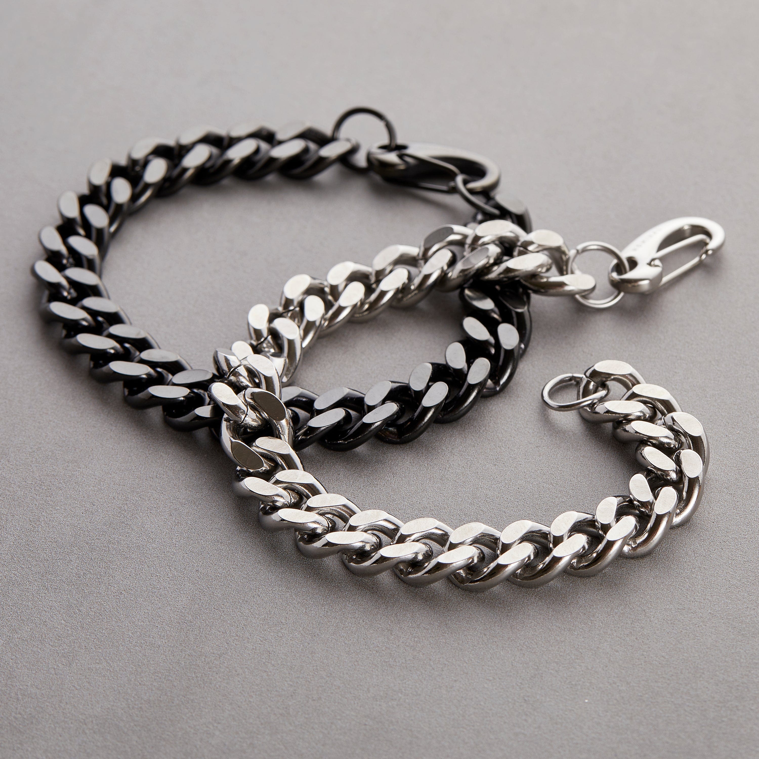 Stylish curb chain bracelet on a models wrist, highlighting its sleek design.
