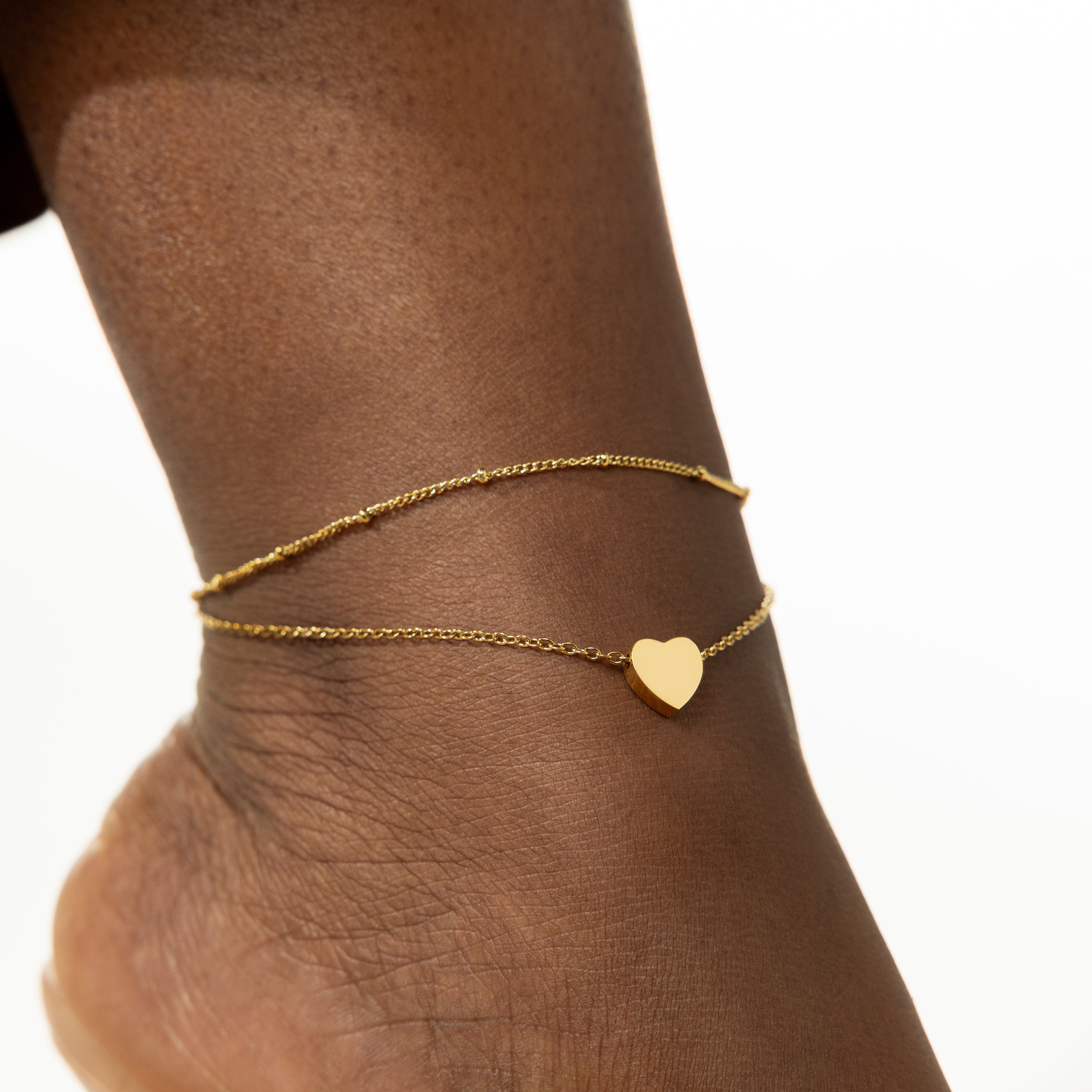 Close-up of the gold anklet highlighting the heart charm and dotted chain patterns, perfect for sensitive skin.