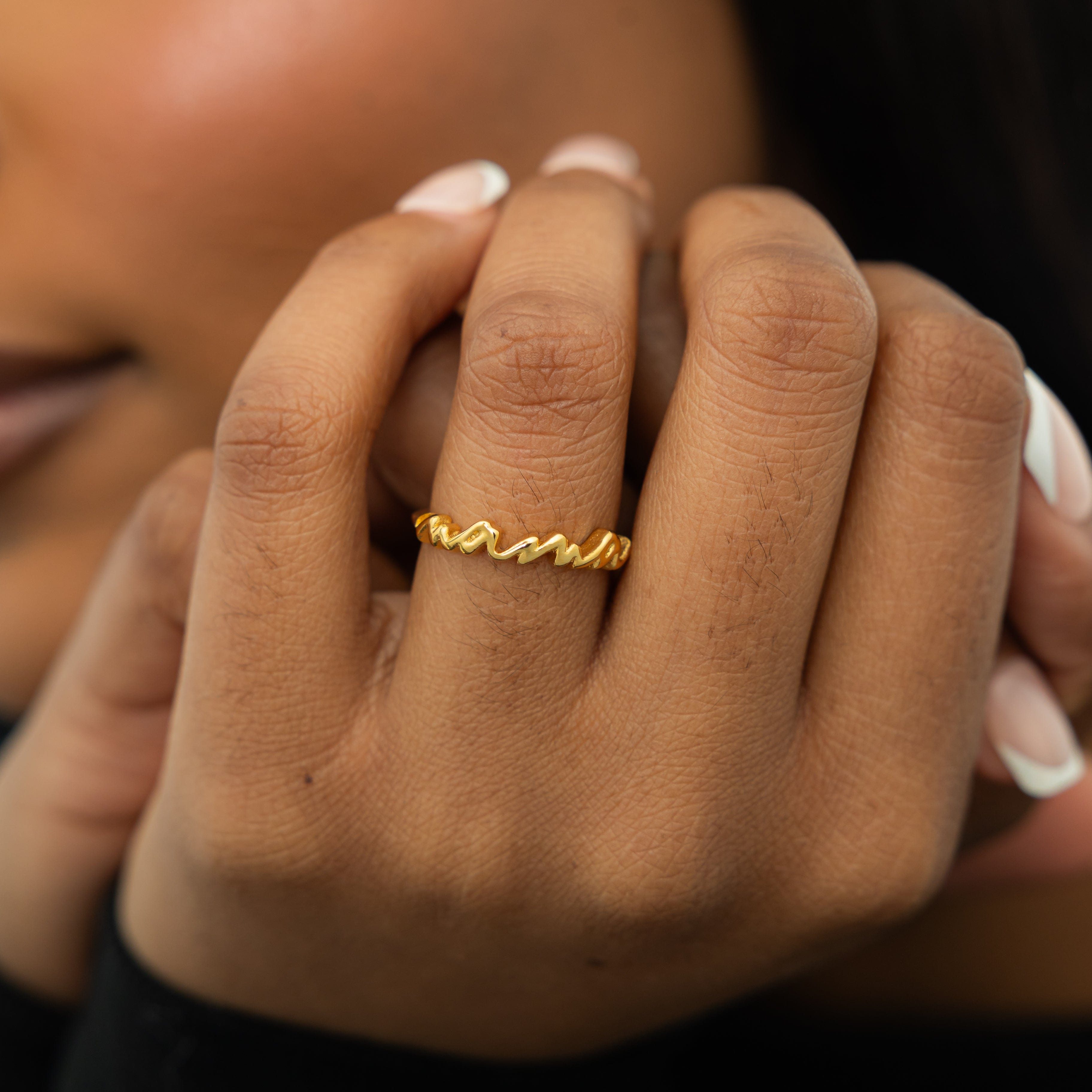 Close-up of the Mamas Heart Gold Band showcasing its intricate design.