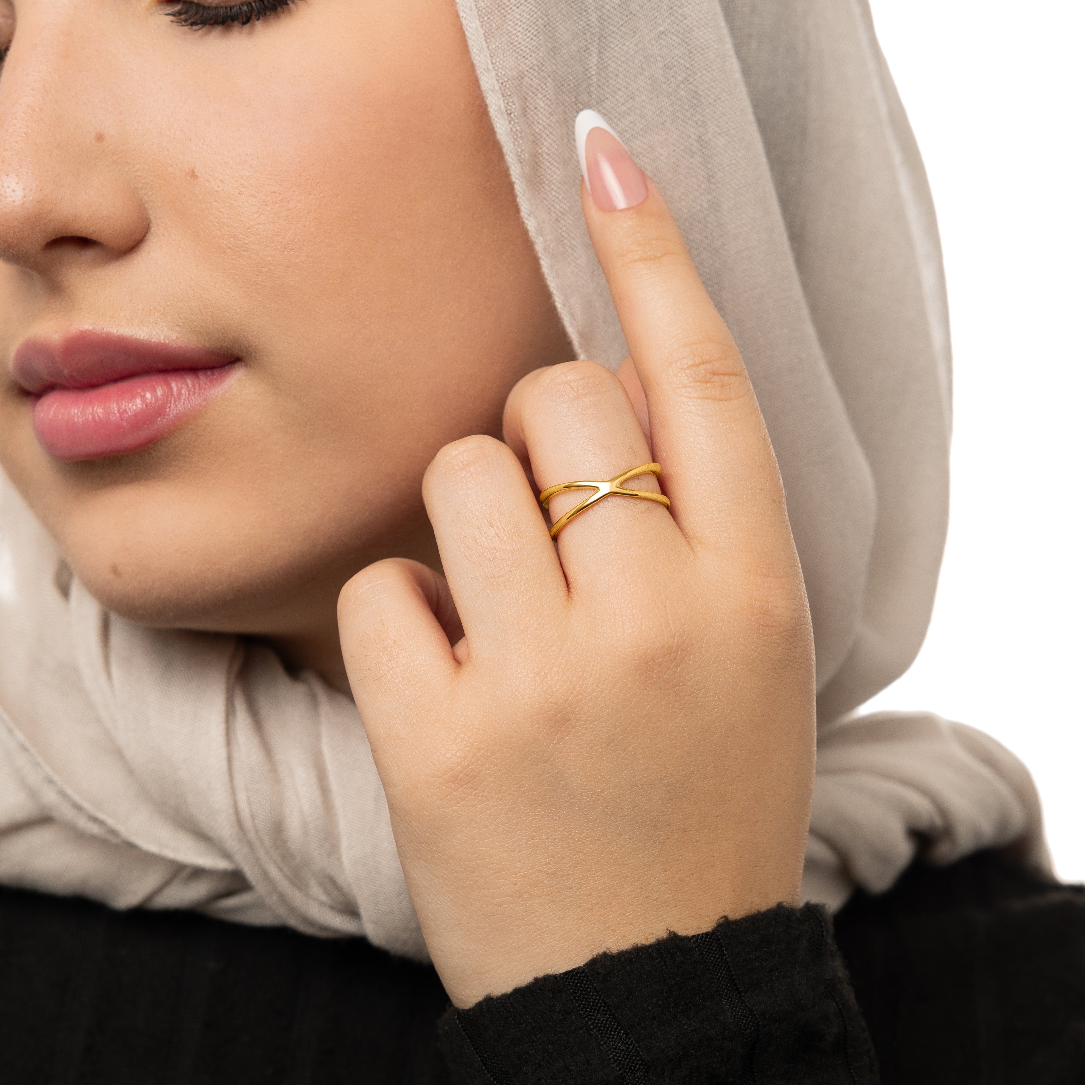 Side angle of the Elegant Intersection Minimalist Ring highlighting the 9mm height and gold plating.