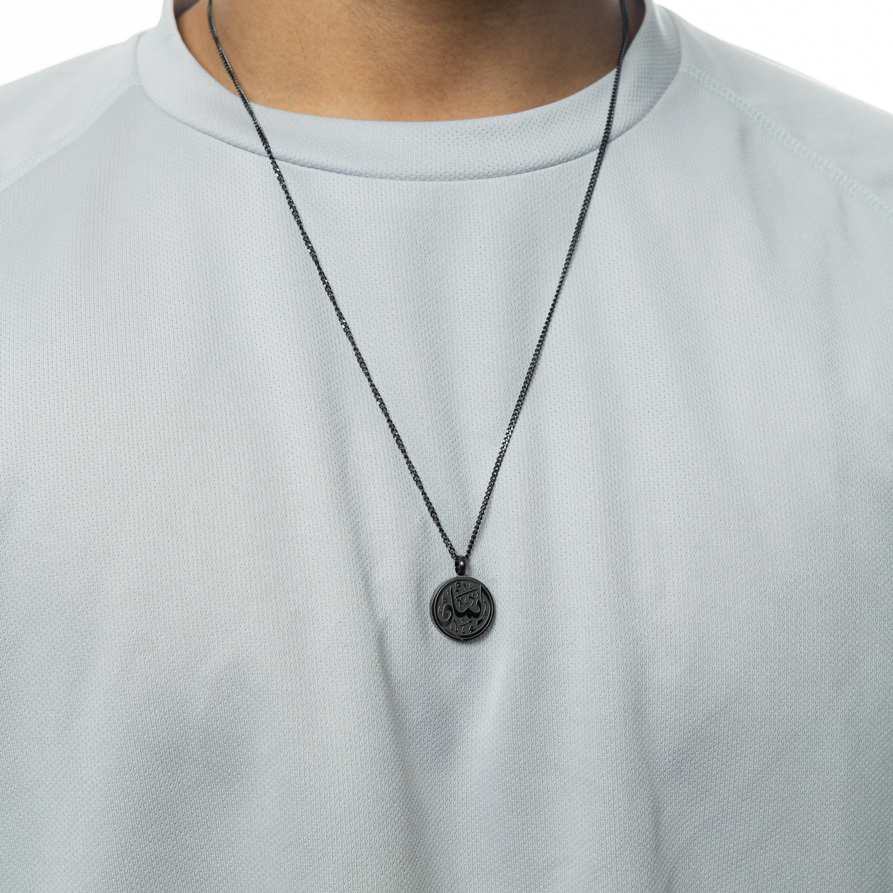 Packaging of the hypoallergenic mens necklace with a velvet pouch, perfect for gifting.
