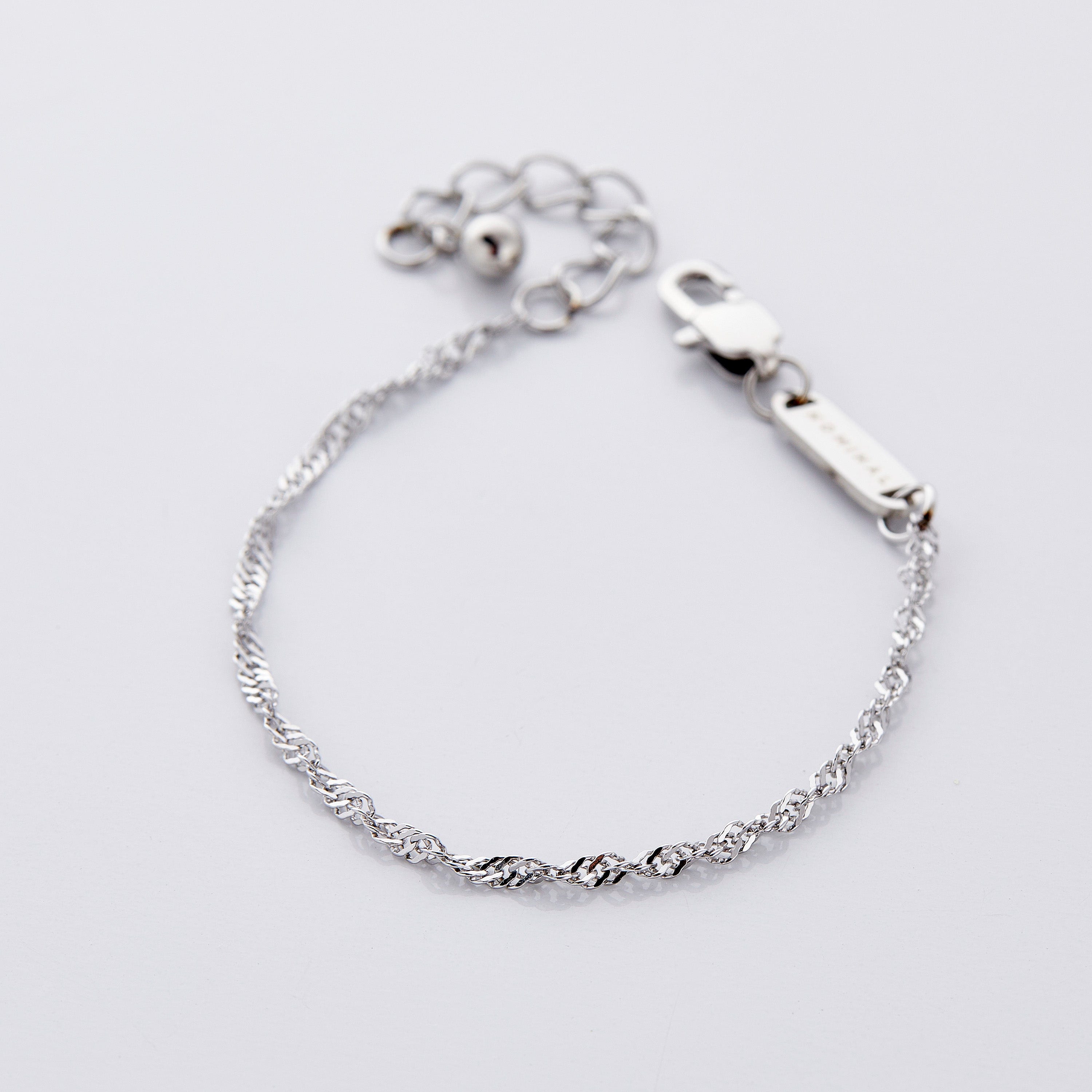 Close-up of the Glistening Twisted Gold Chain Bracelet showcasing its detailed oval links and shine.