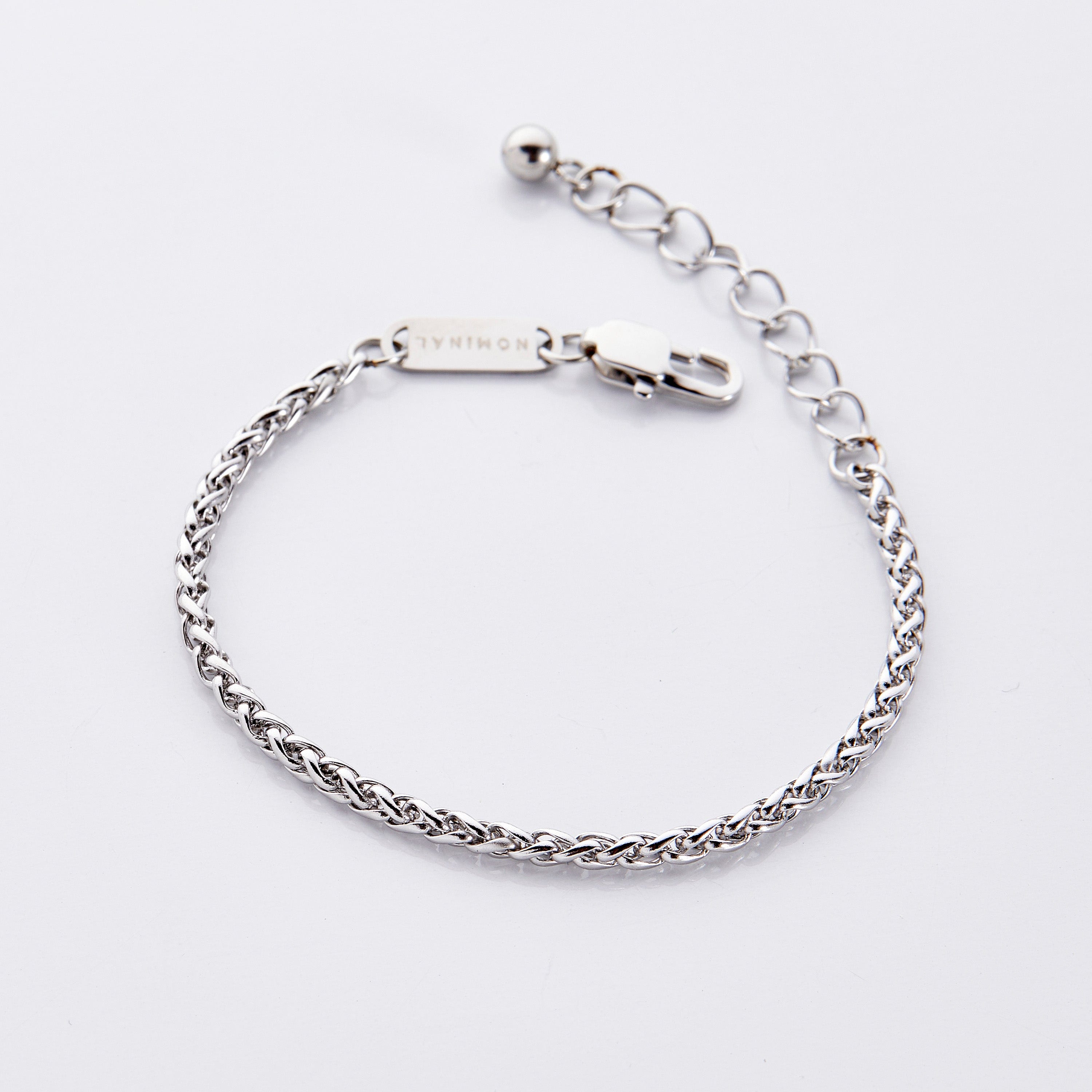 Velvet pouch containing the wheat chain bracelet, highlighting its elegant presentation.