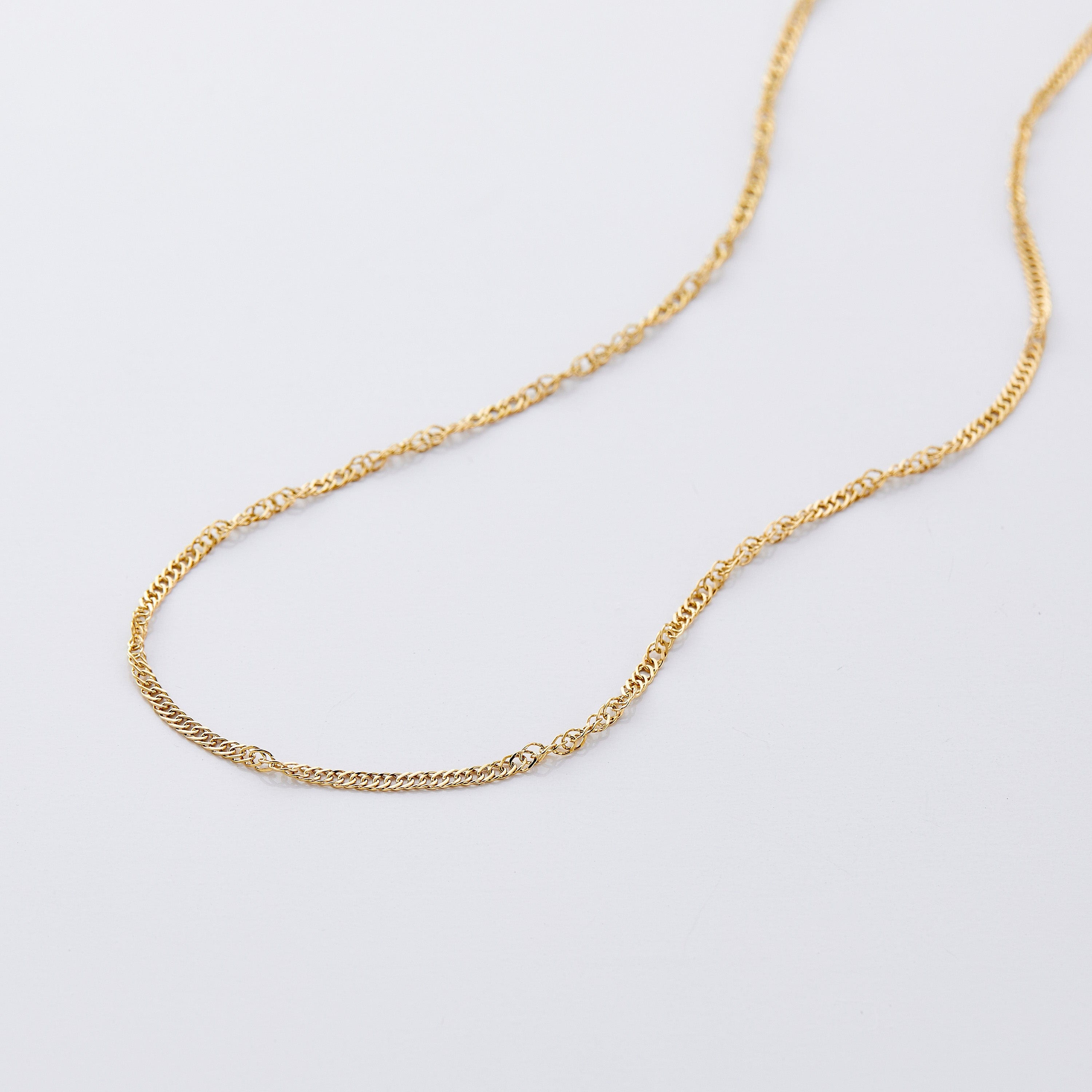 Radiant twisted chain necklace for girls, showcasing its elegant oval links under sunlight.