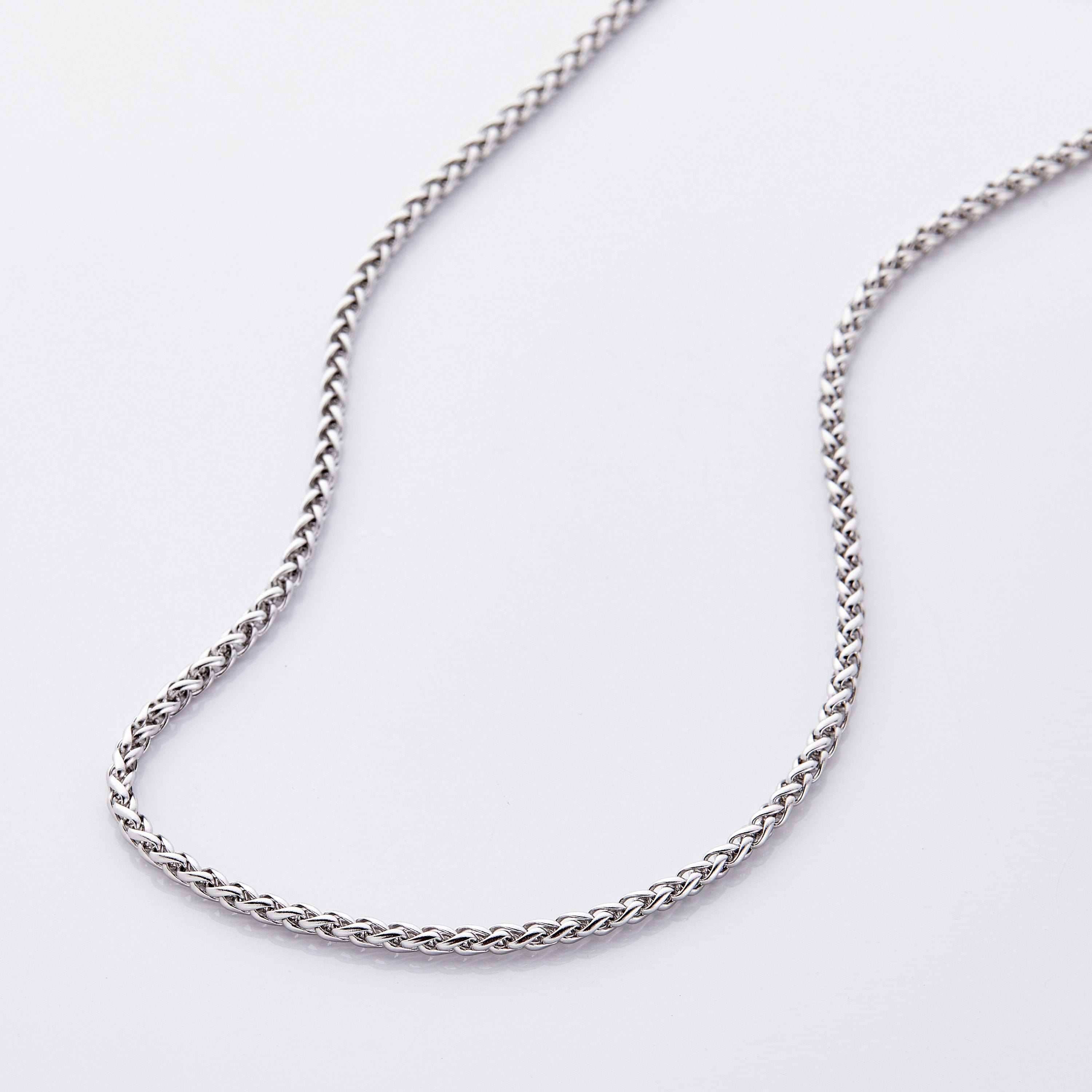 Girl wearing a gold necklace, enjoying everyday adventures with a stylish look.