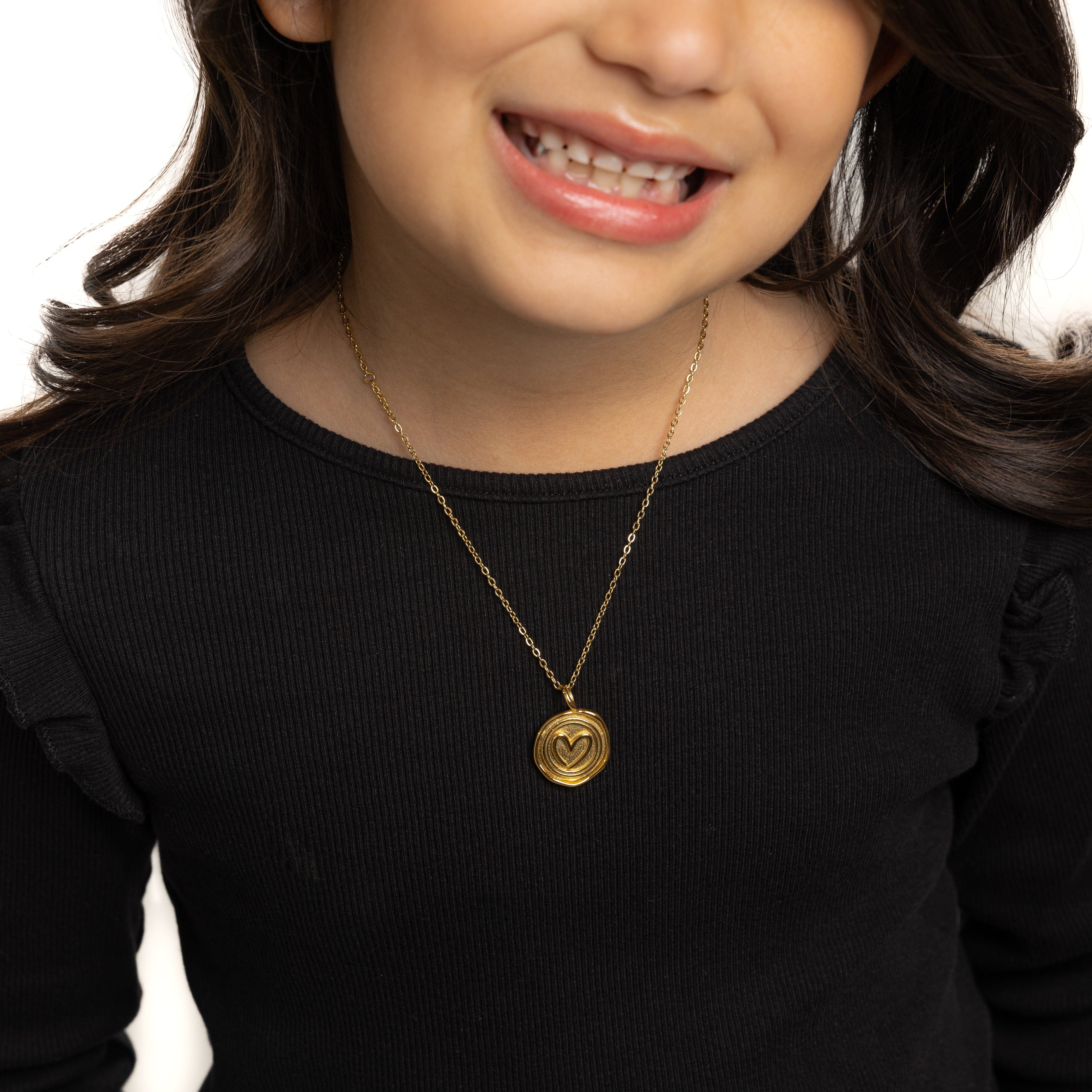 Girls wearing a gold necklace, showcasing its stylish and elegant appearance.