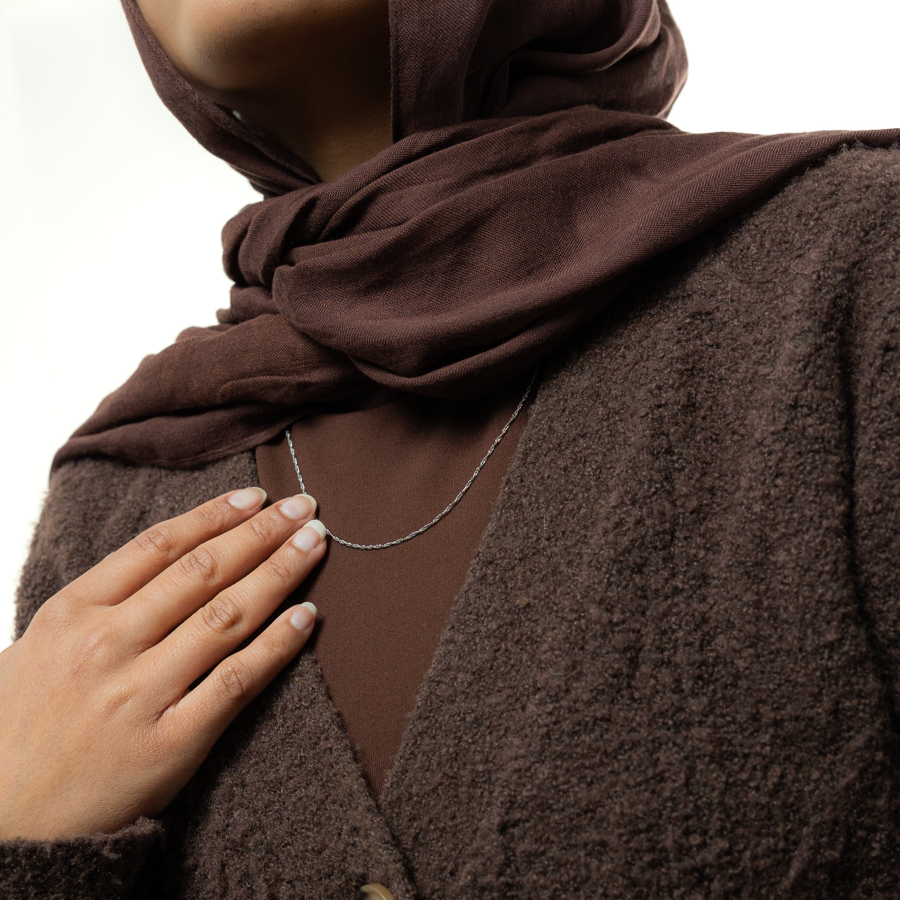 Close-up of the twisted chain pattern, highlighting its intricate details and craftsmanship.