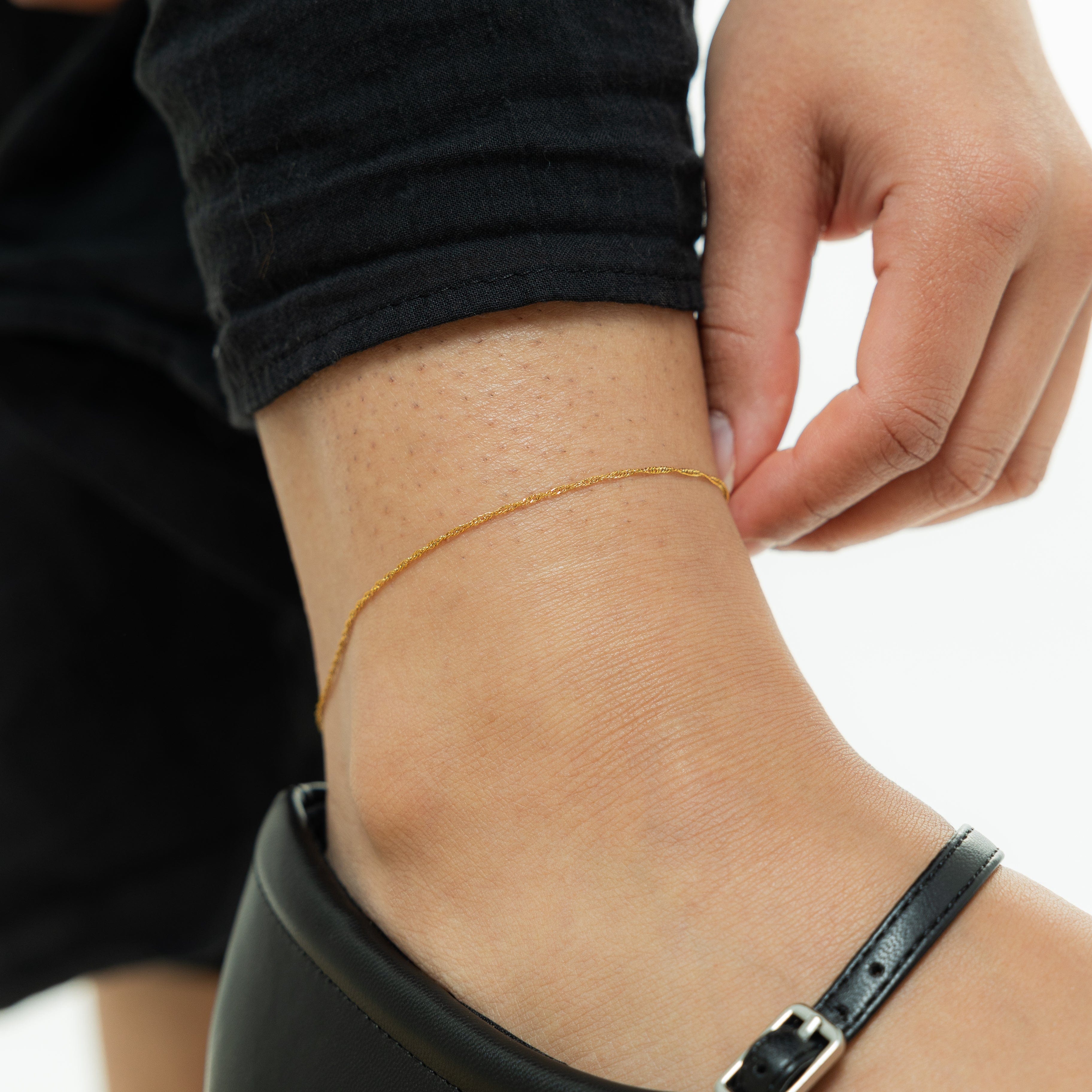 Model wearing the anklet with minimalist sandals for a casual summer look