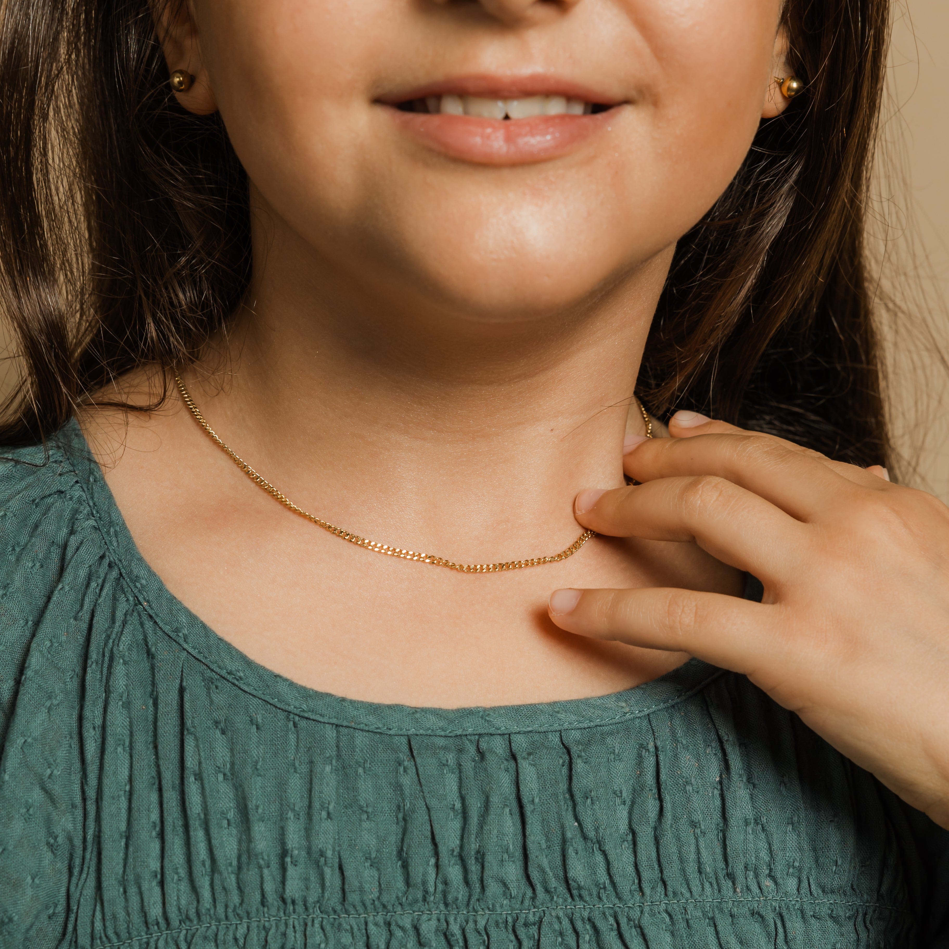 Girl wearing the fashionable Cuban chain, highlighting its versatility in daily wear.