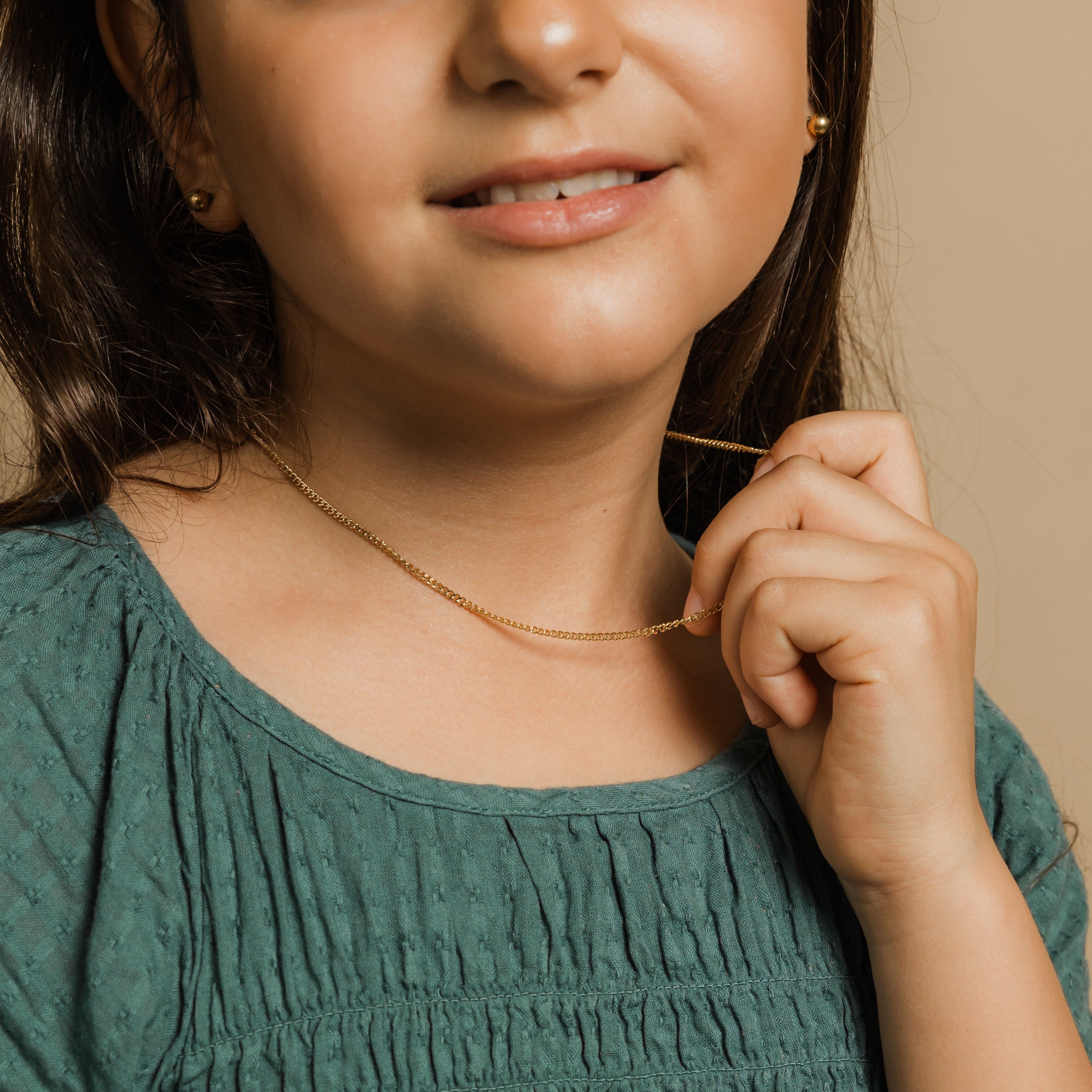 Girl wearing the fashionable Cuban chain, highlighting its versatility in daily wear.