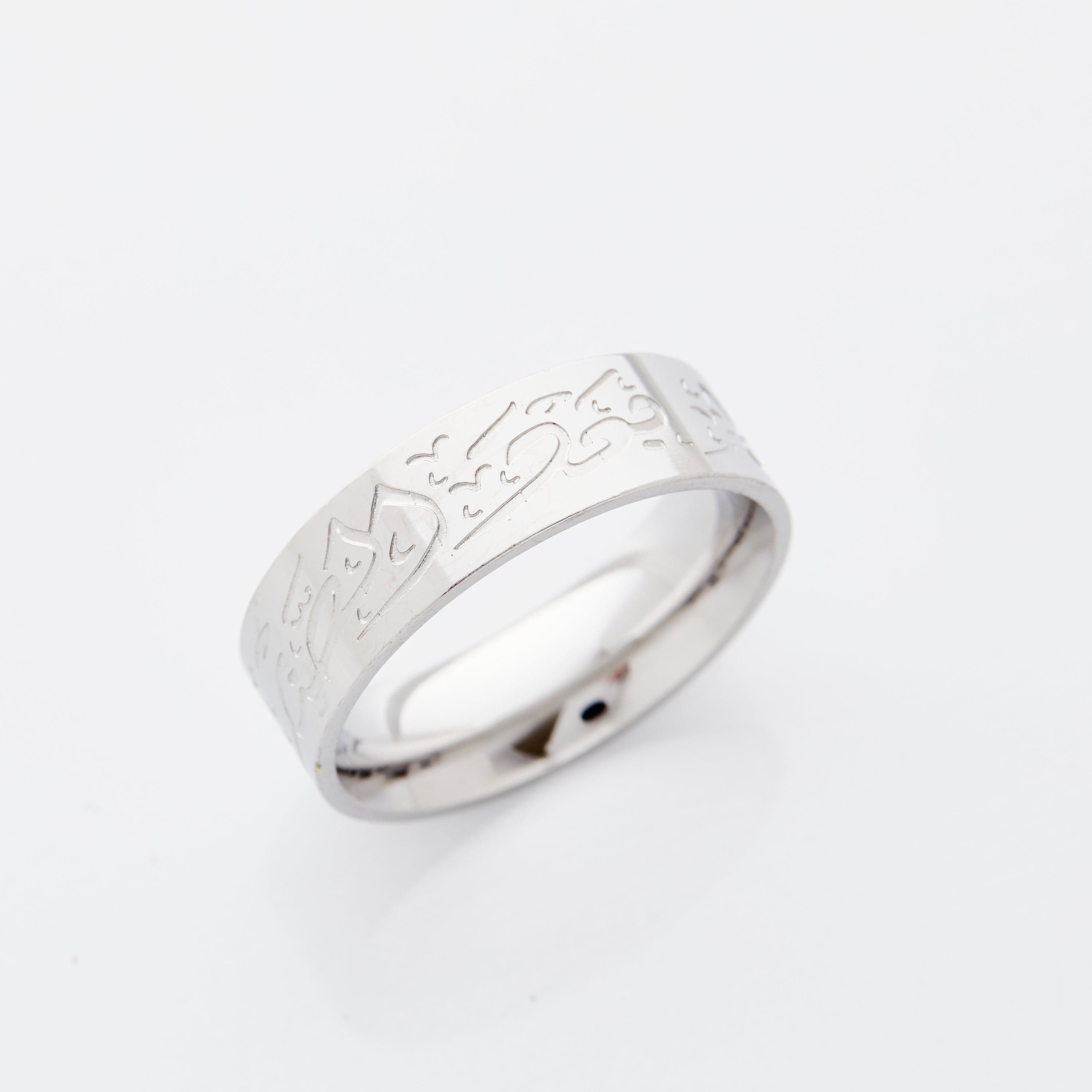 Close-up of the Arabic calligraphy ring for men showcasing its elegant design.