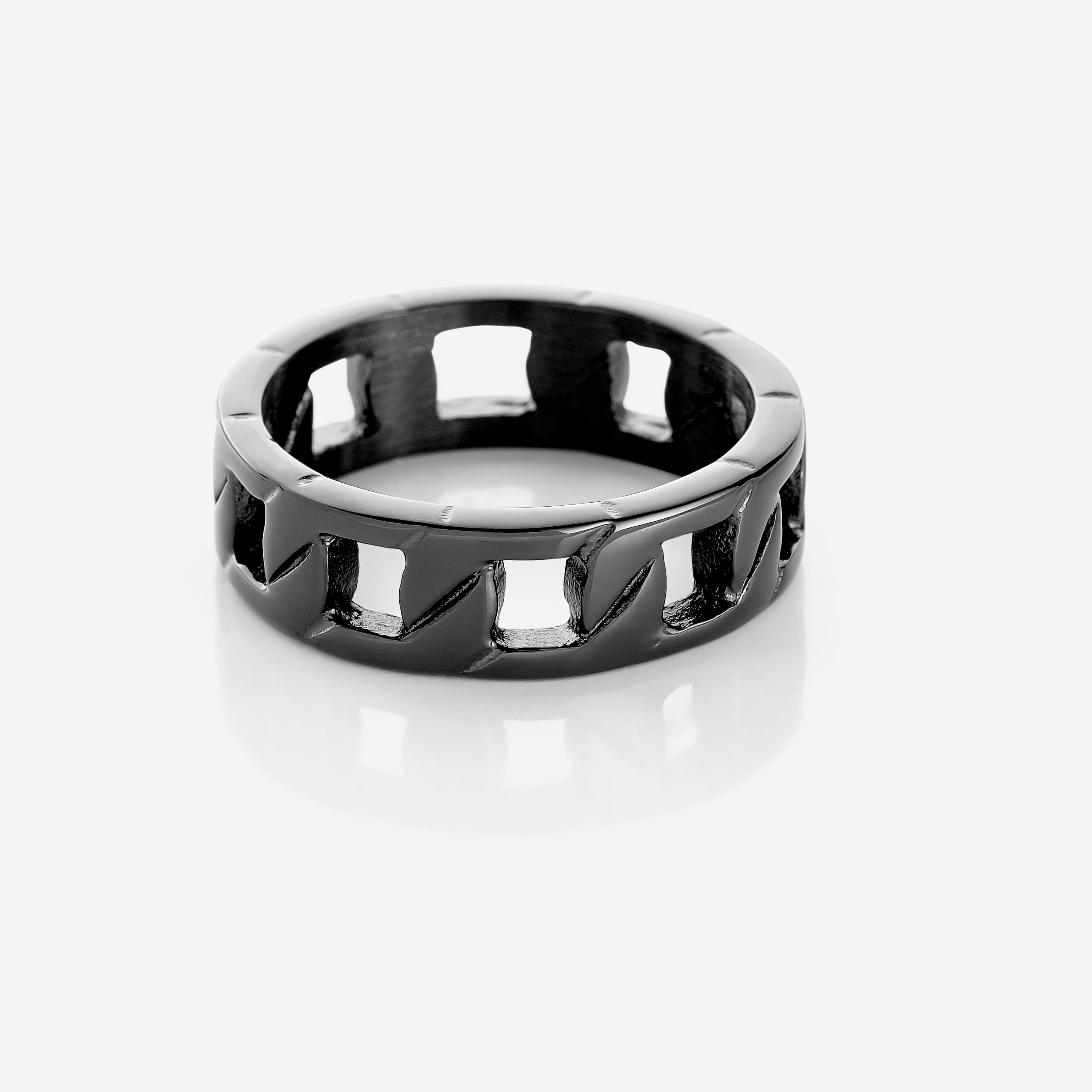 Close-up of the stainless steel ring showing seamless chain link design