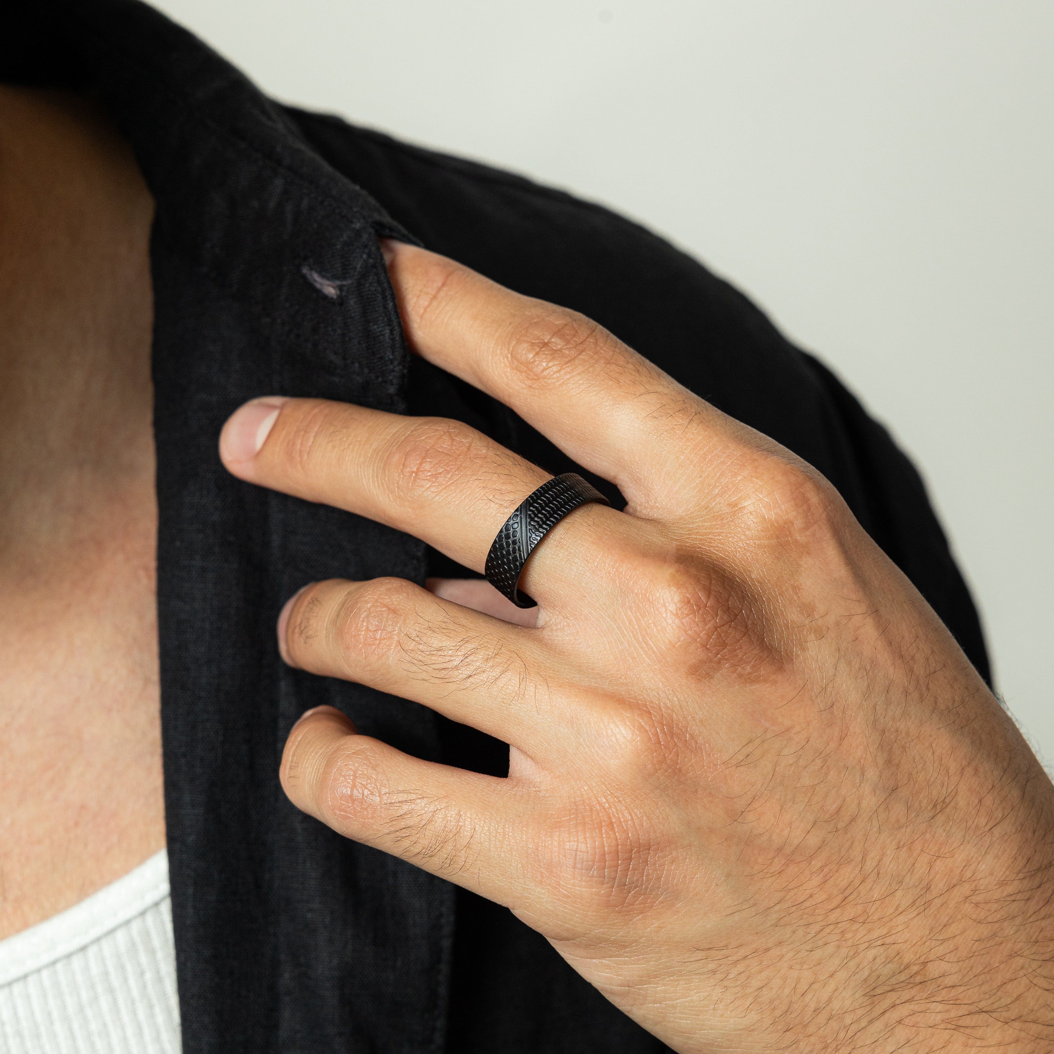 Keffiyeh ring presented in a velvet pouch, perfect for gifting or personal use.