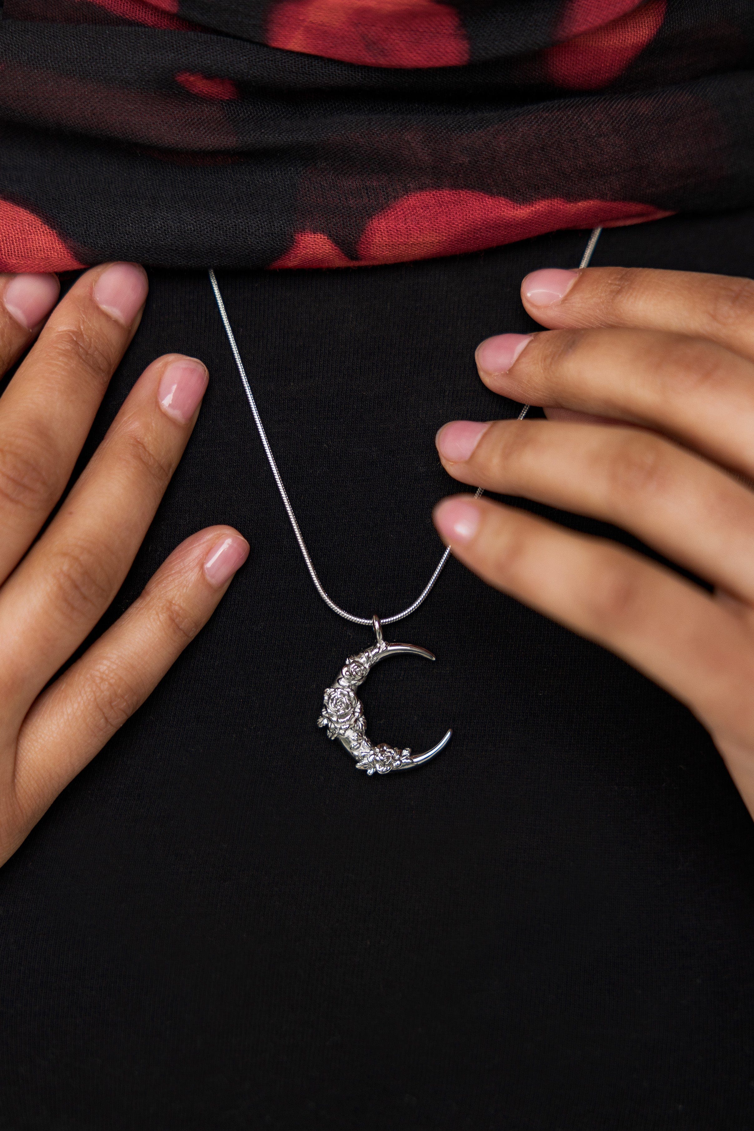 Model wearing the gold pendant necklace, demonstrating its versatility in hijabi fashion.