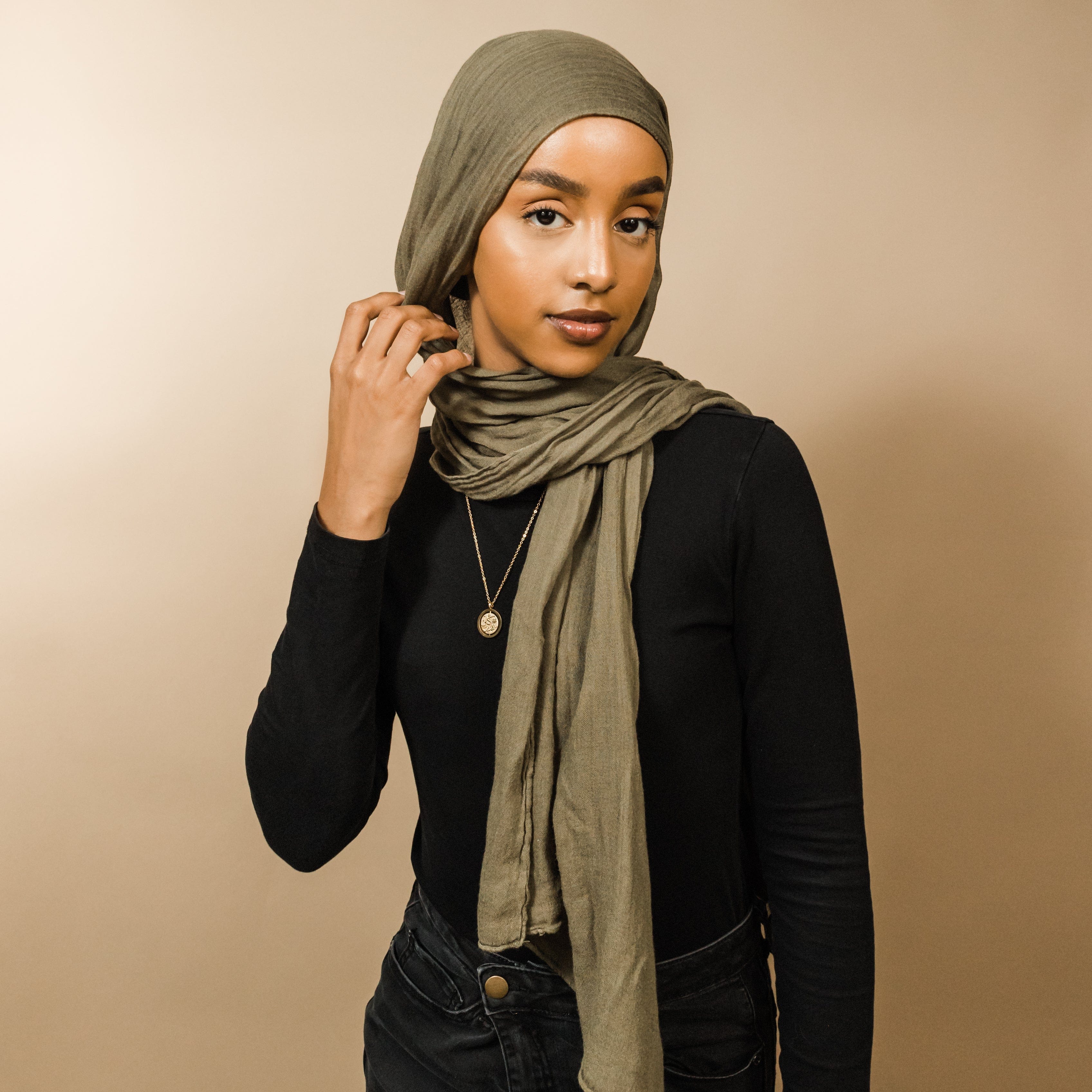A person wearing the hypoallergenic gold necklace, highlighting its comfort and style.