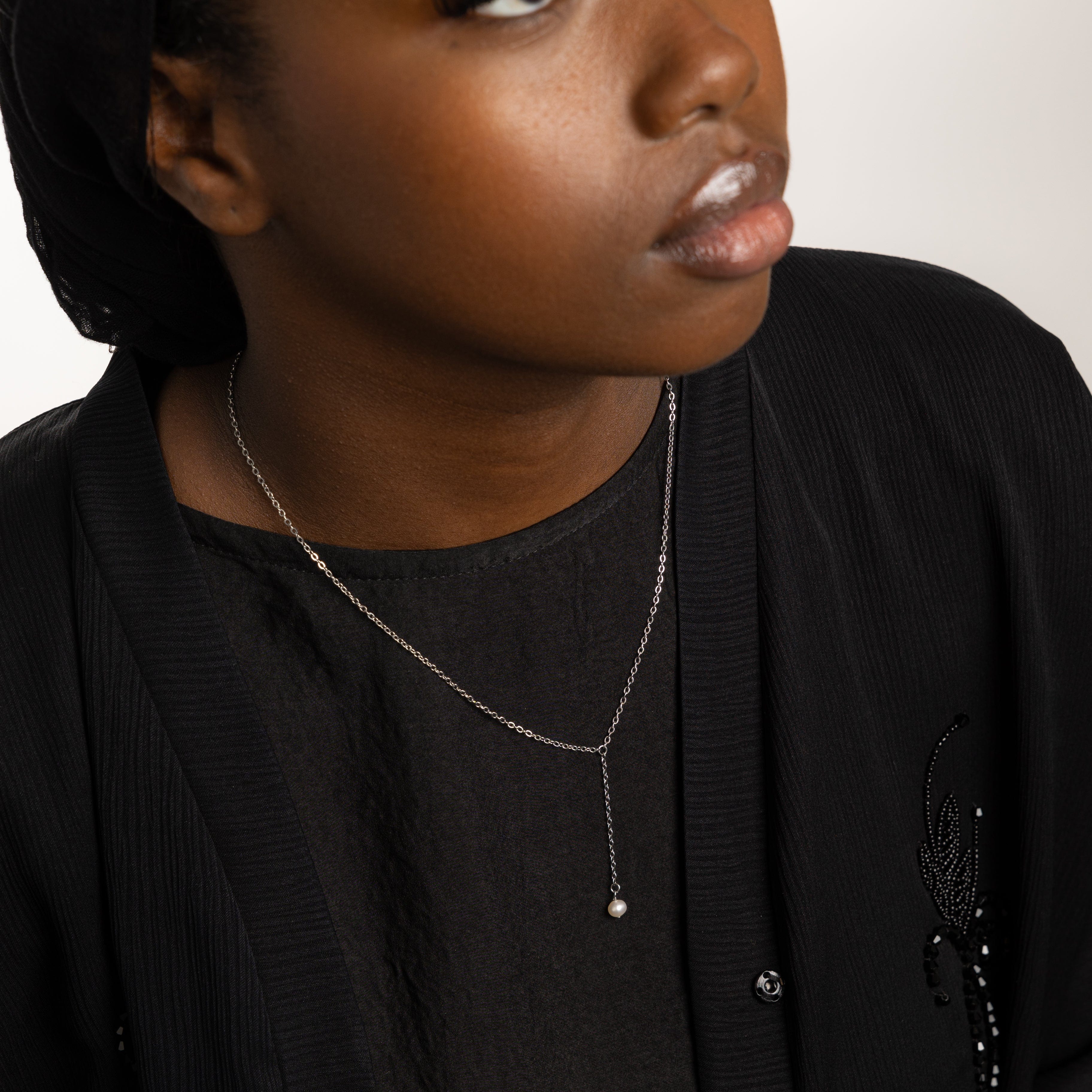 Freshwater pearl lariat necklace with gold chain, elegant design perfect for gifting