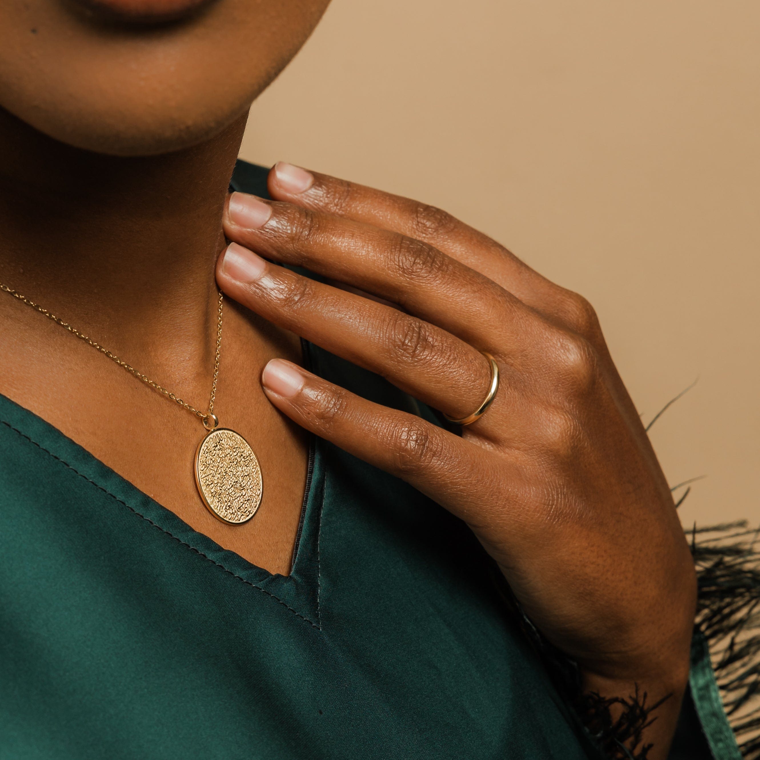 Elegant presentation of the 18K solid gold ring in its fine jewelry box, perfect for gifting.
