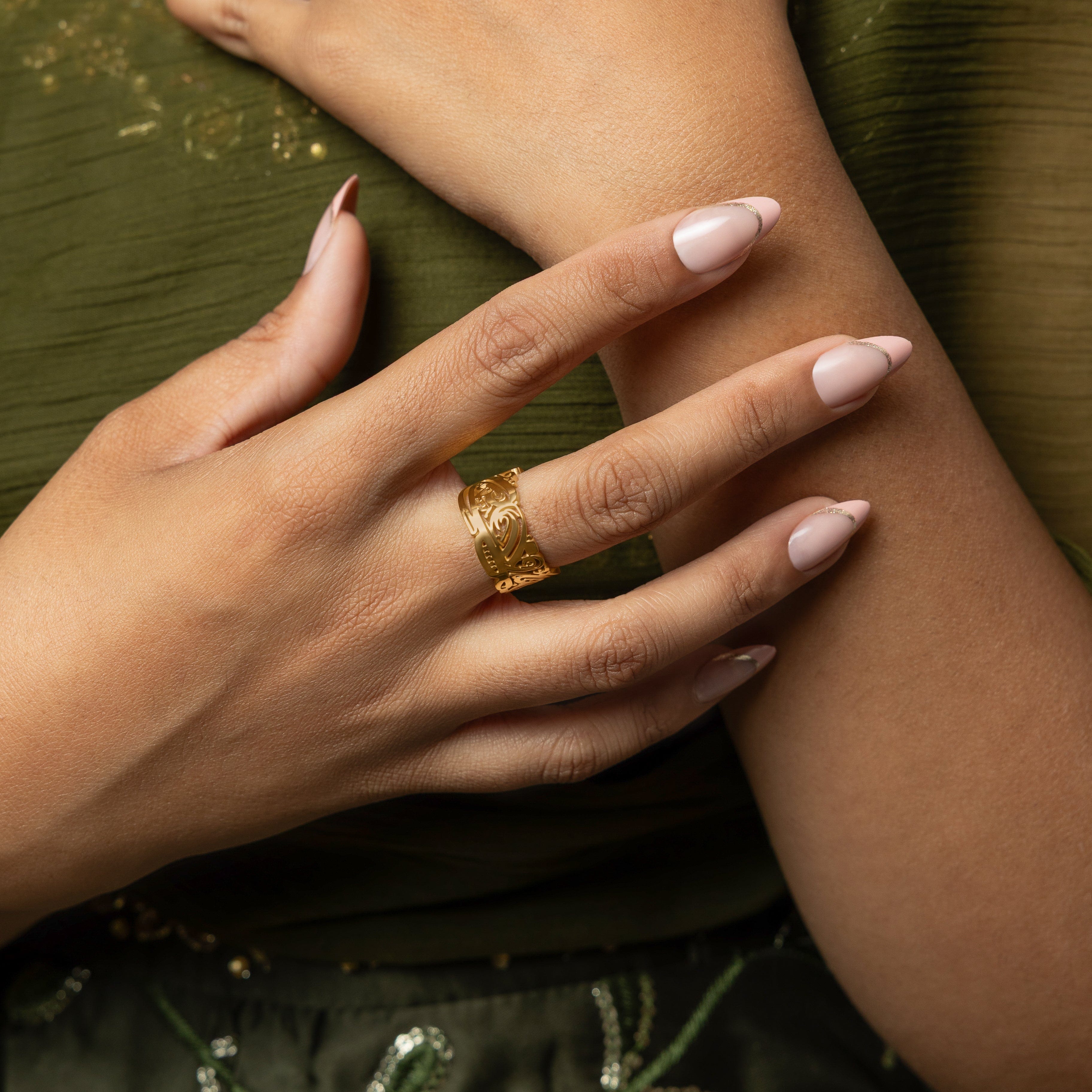 EASE resilient womens ring shown from the top, highlighting the Arabic calligraphy design.