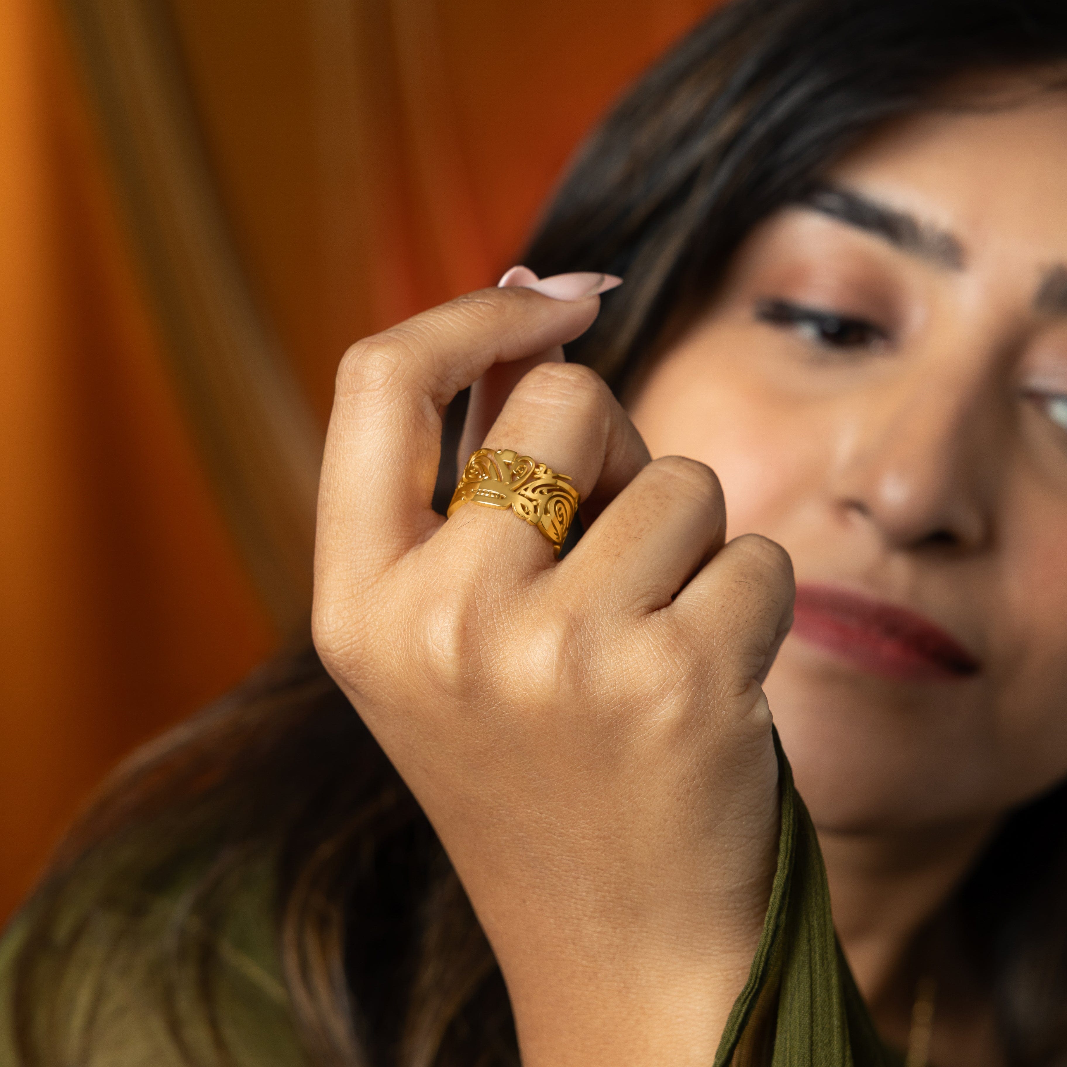 EASE ring displayed in Nominal velvet pouch, emphasizing its elegant packaging as a gift.