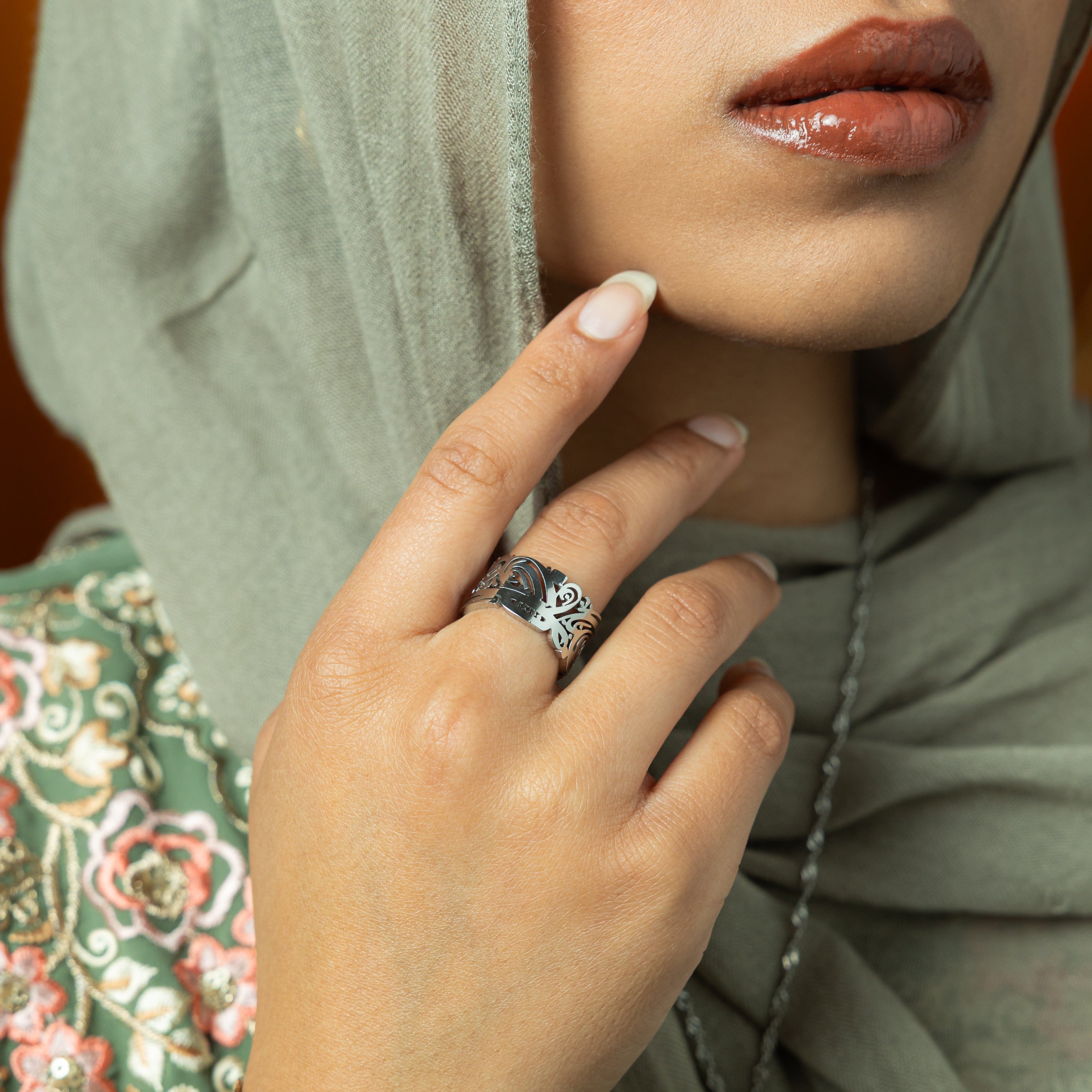 EASE ring displayed in Nominal velvet pouch, emphasizing its elegant packaging as a gift.