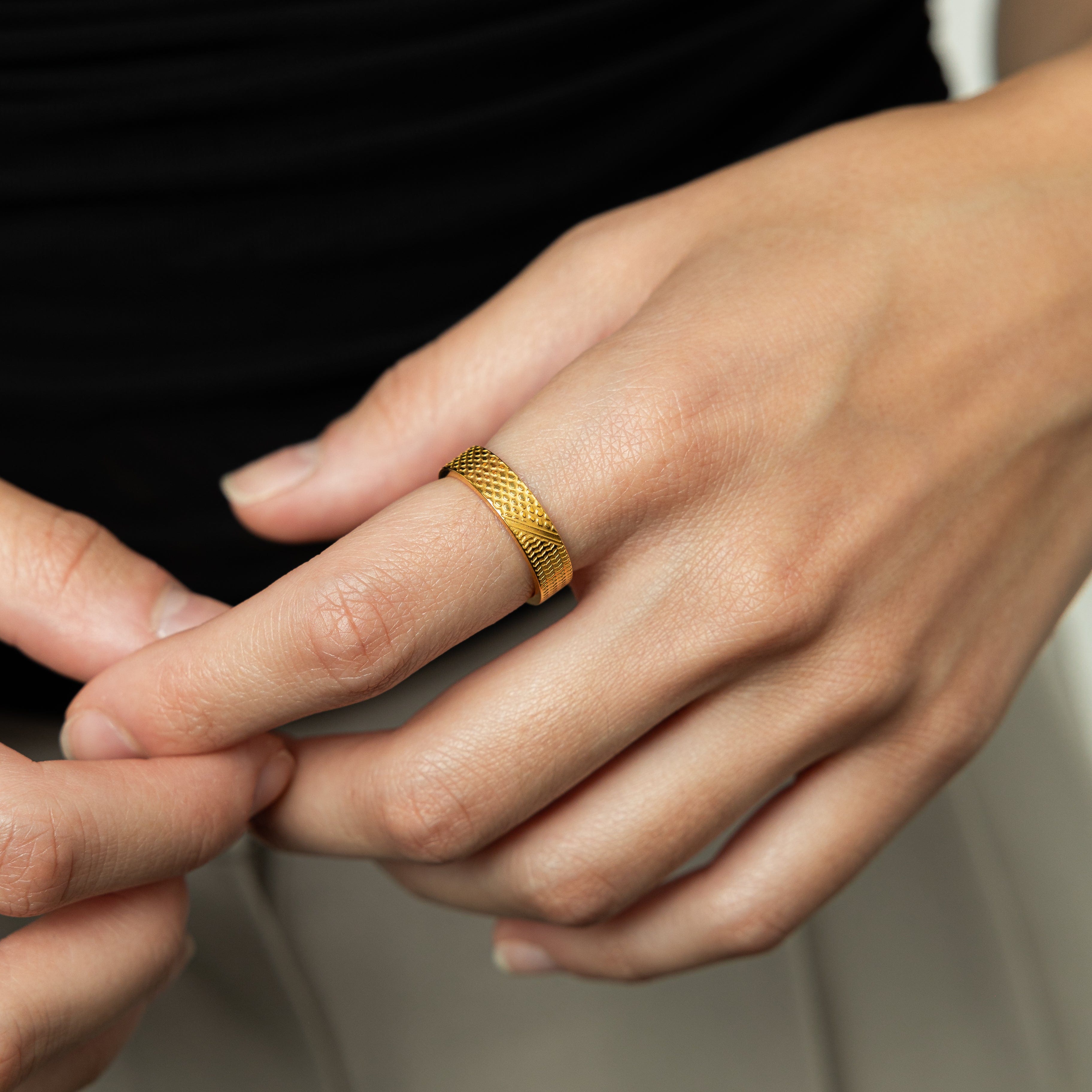 Keffiyeh ring worn by a woman, highlighting its elegance and cultural significance.