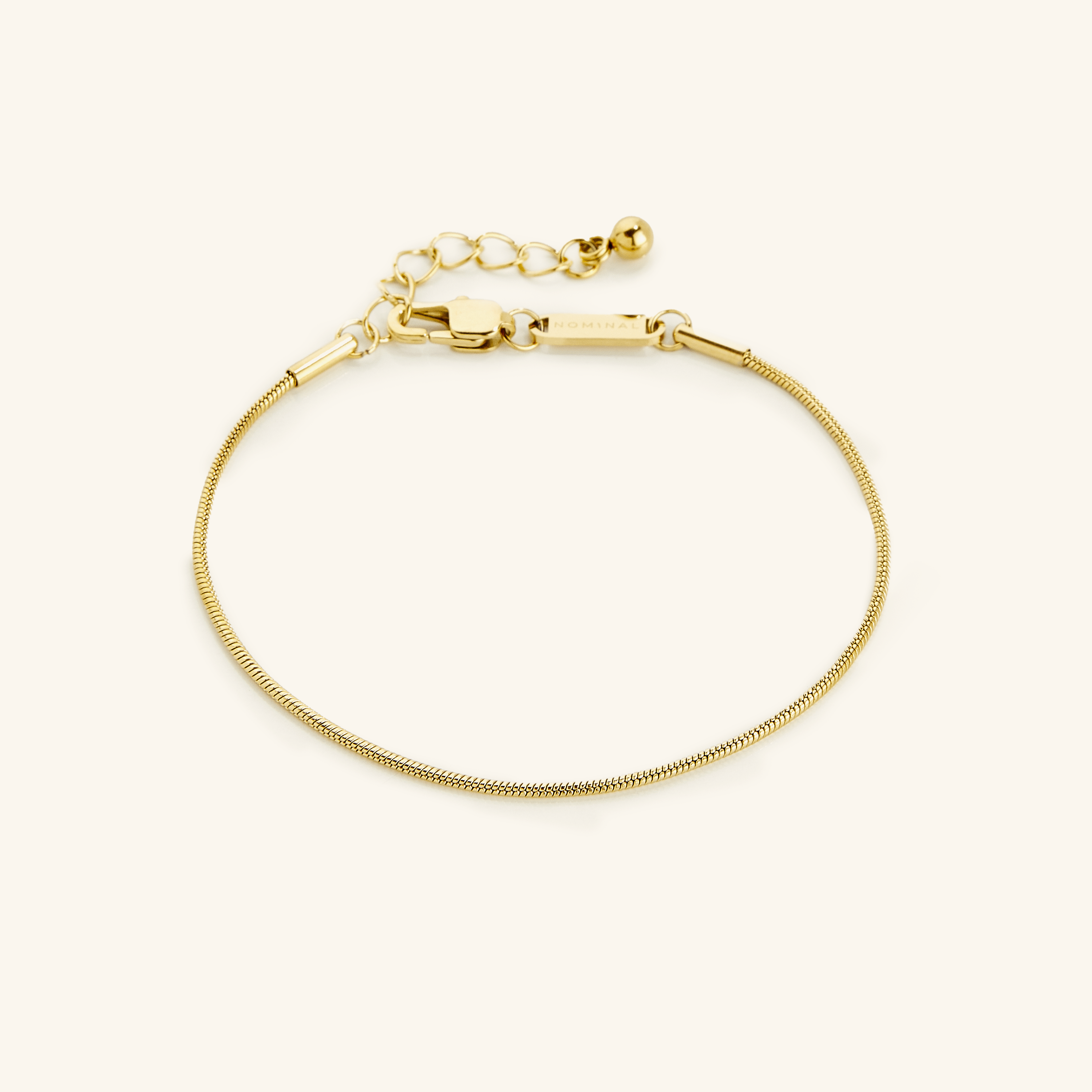 Close-up of the 18K gold plated chain bracelet, highlighting its hypoallergenic design for sensitive skin.