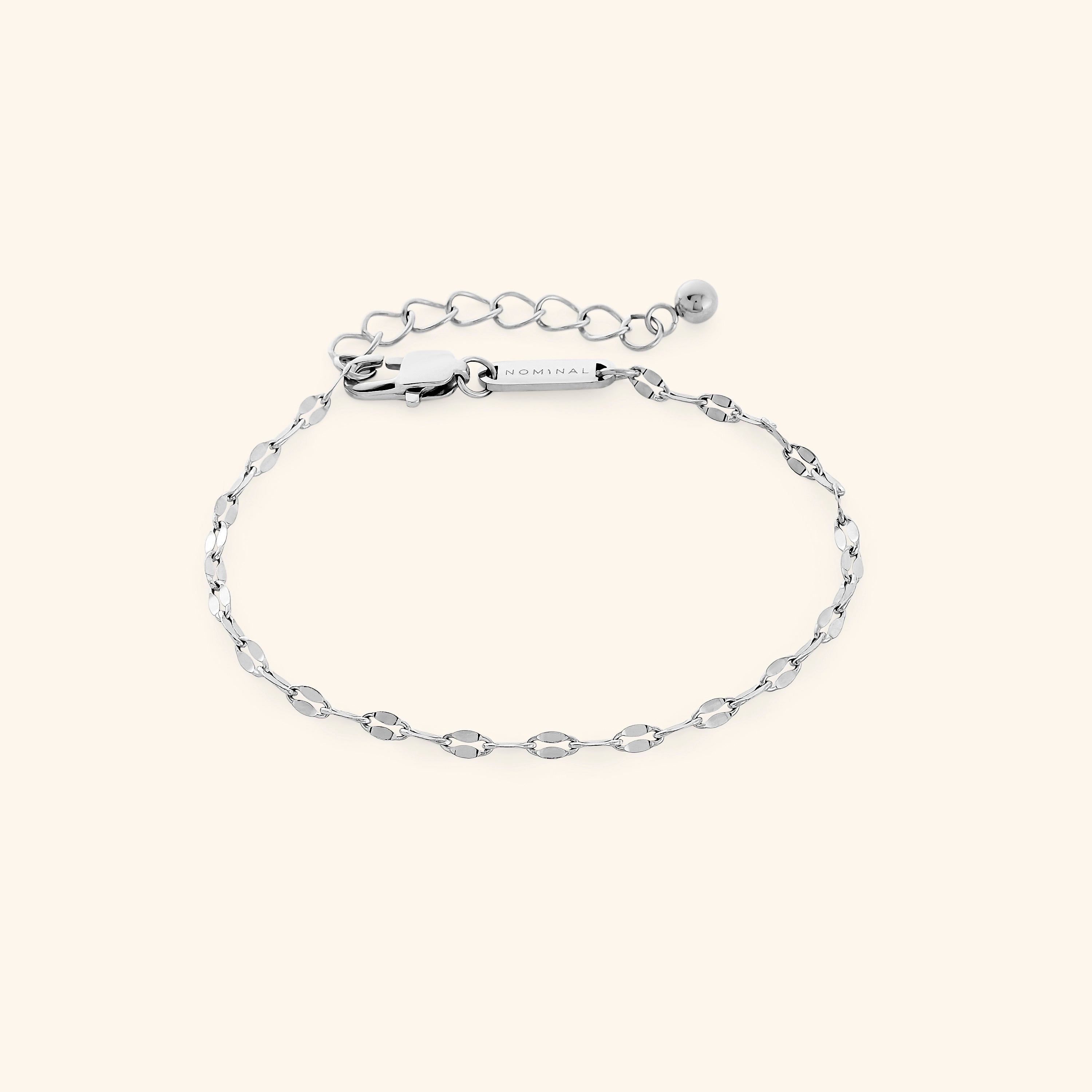 Model wearing the stylish chain bracelet for women, highlighting its elegant look.