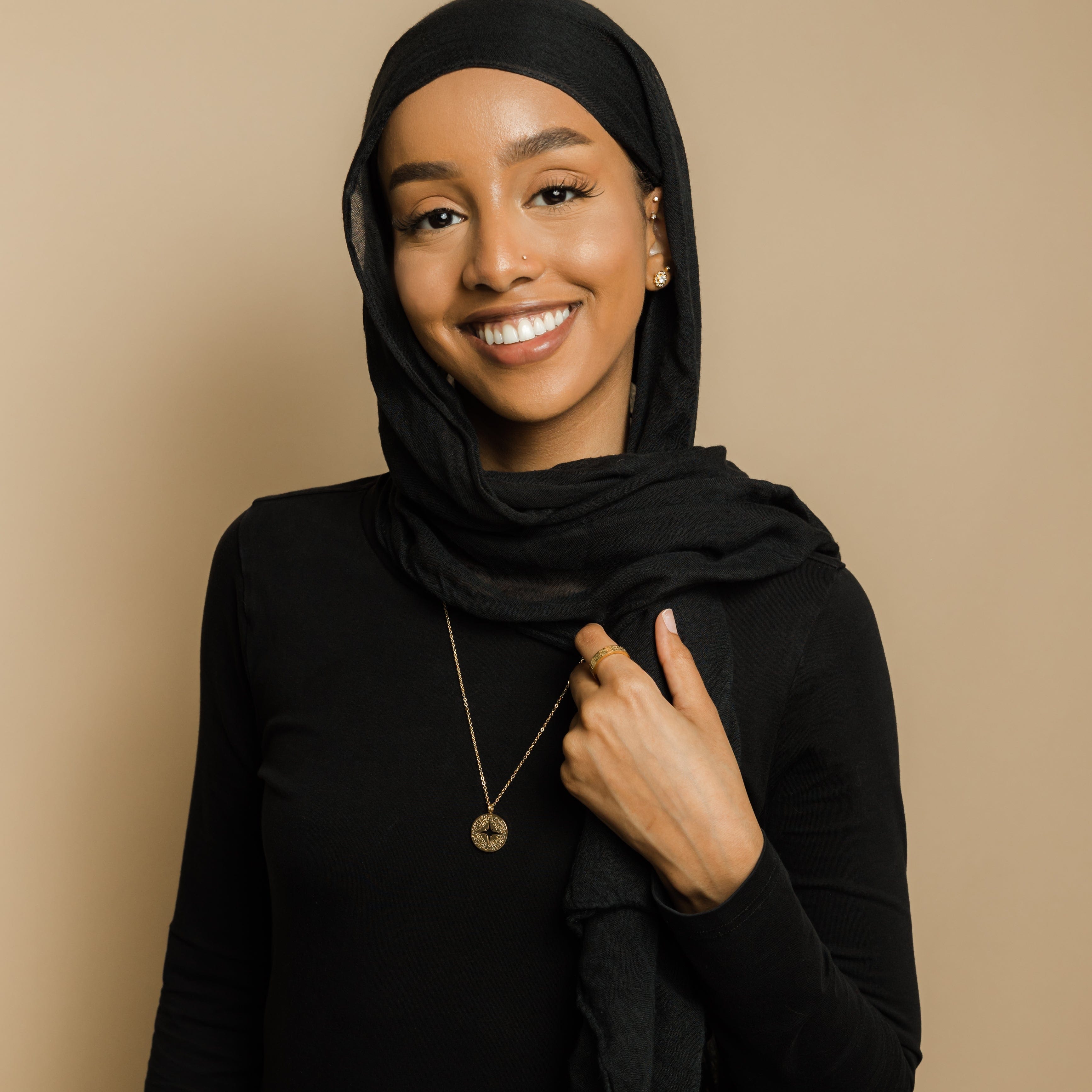 A model wearing the Eternal Connection Best Friend Necklace Set at 22 inches, demonstrating its adjustable length and elegant style.