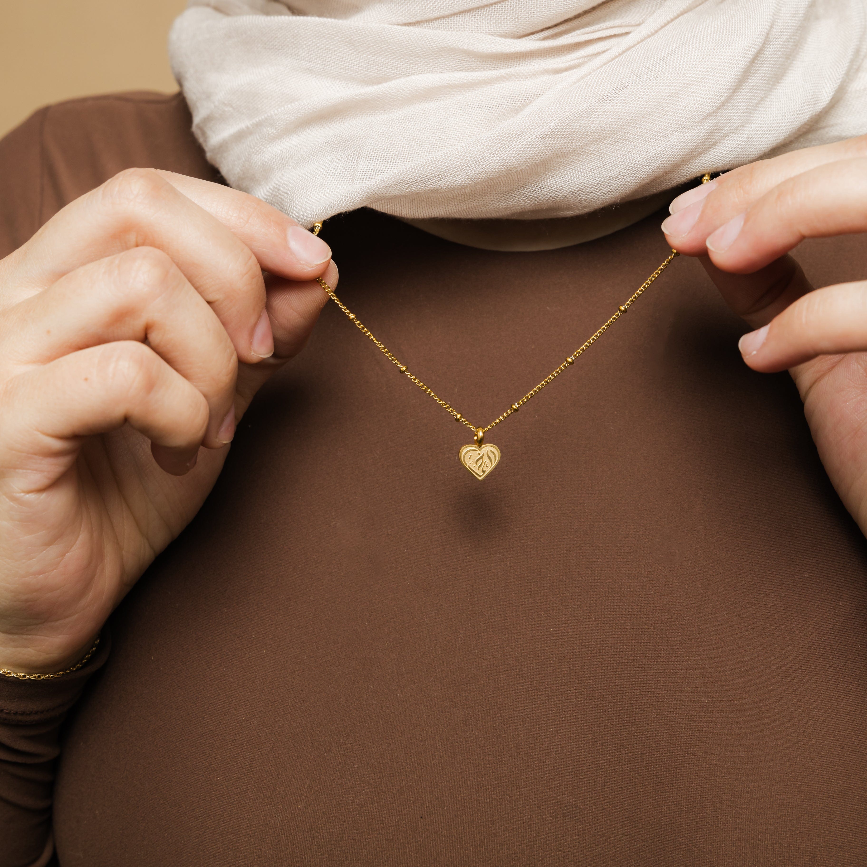 Model wearing heart pendant necklace for sisters, highlighting its elegance.
