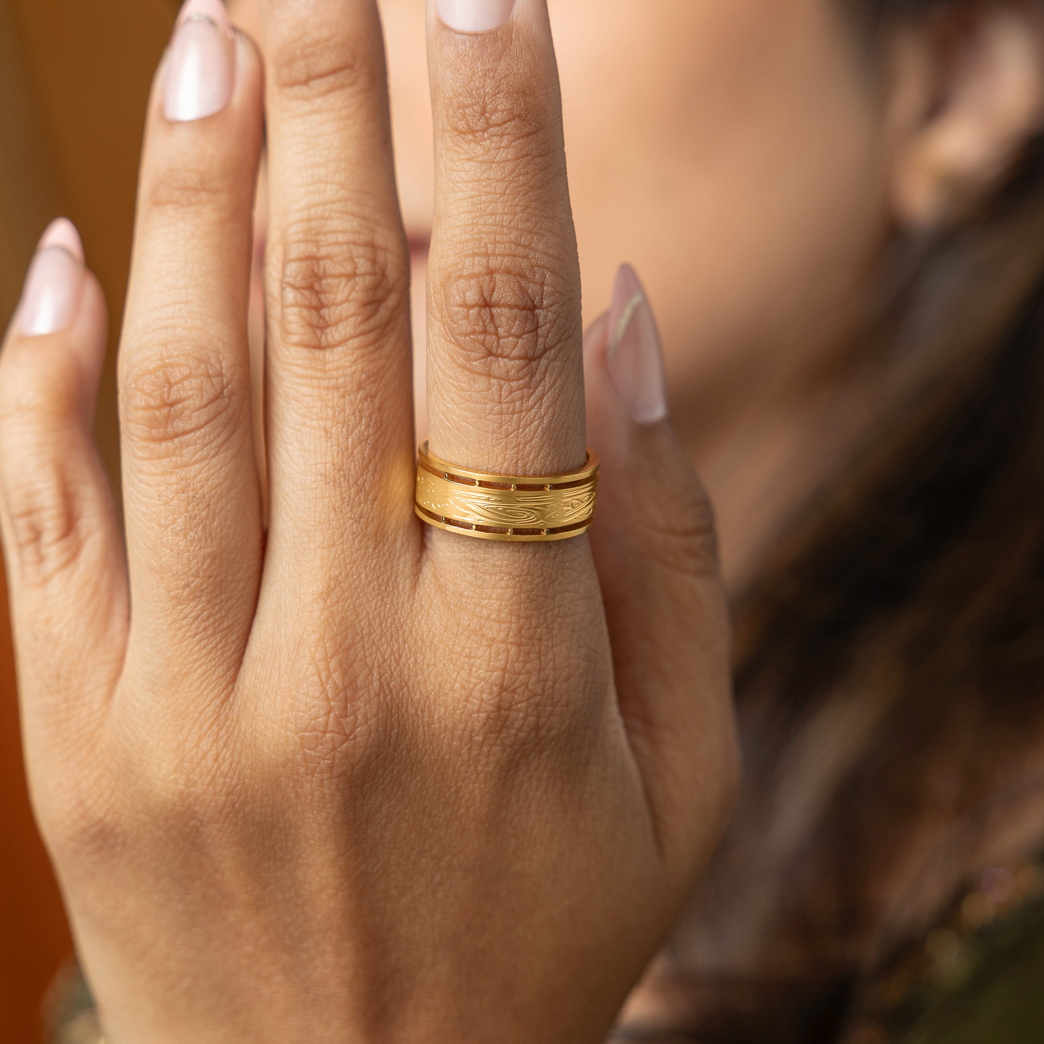 Model wearing the SABIREEN ring, highlighting its elegance and hypoallergenic properties.