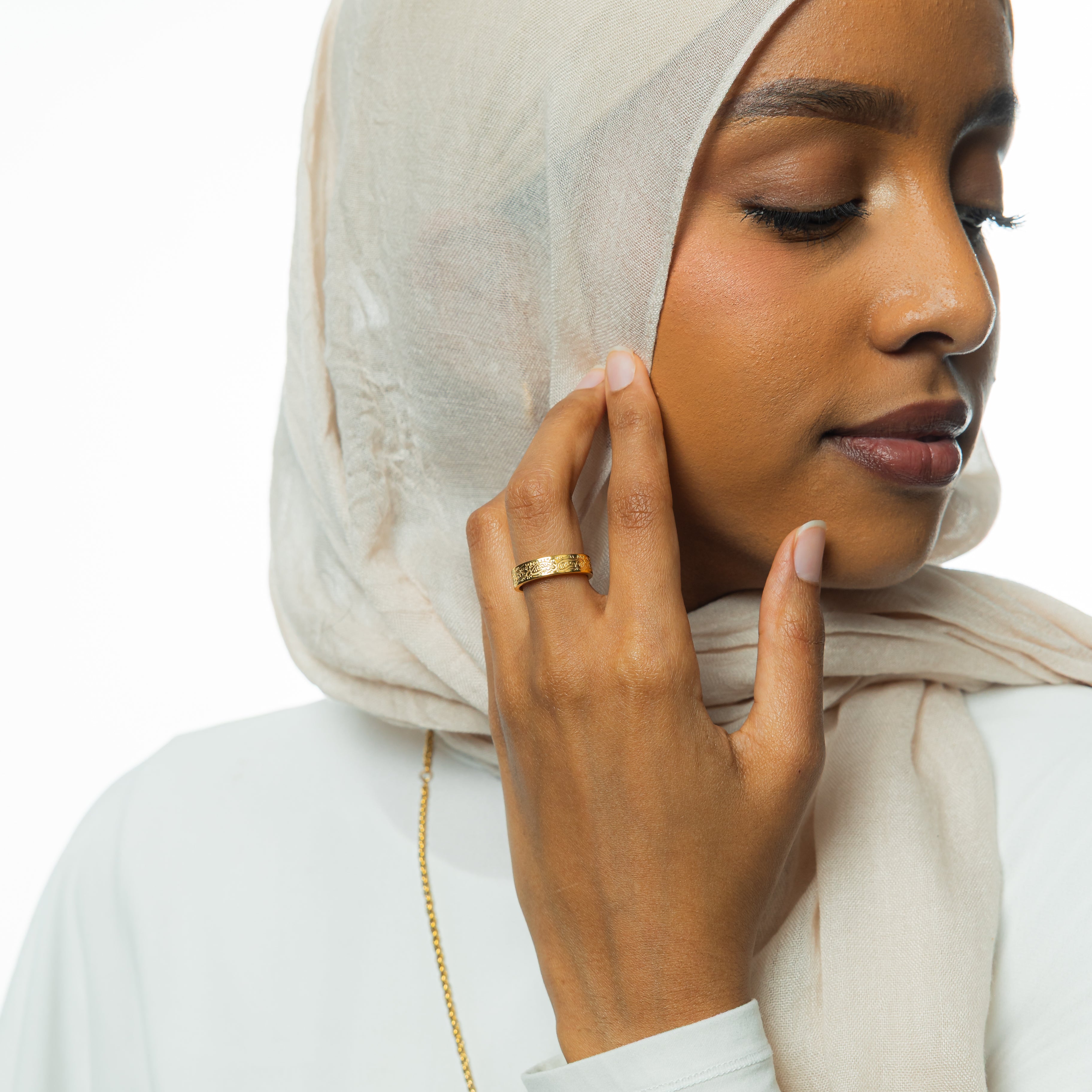 Close-up of the Arabic calligraphy on the Rumi Heartfelt Direction Ring