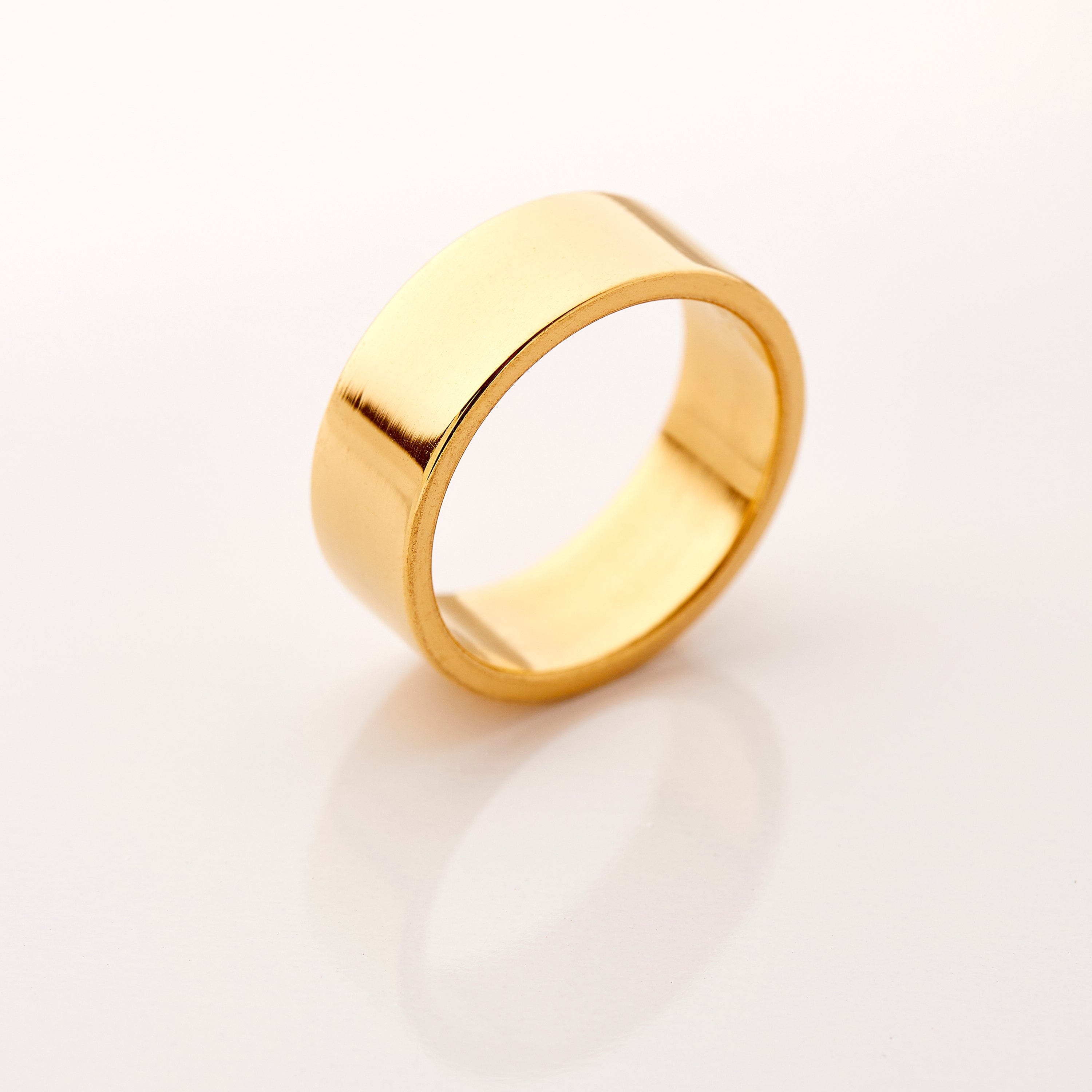 Close-up view of the Elegant Stunner Band showcasing its 7mm height and gold finish.