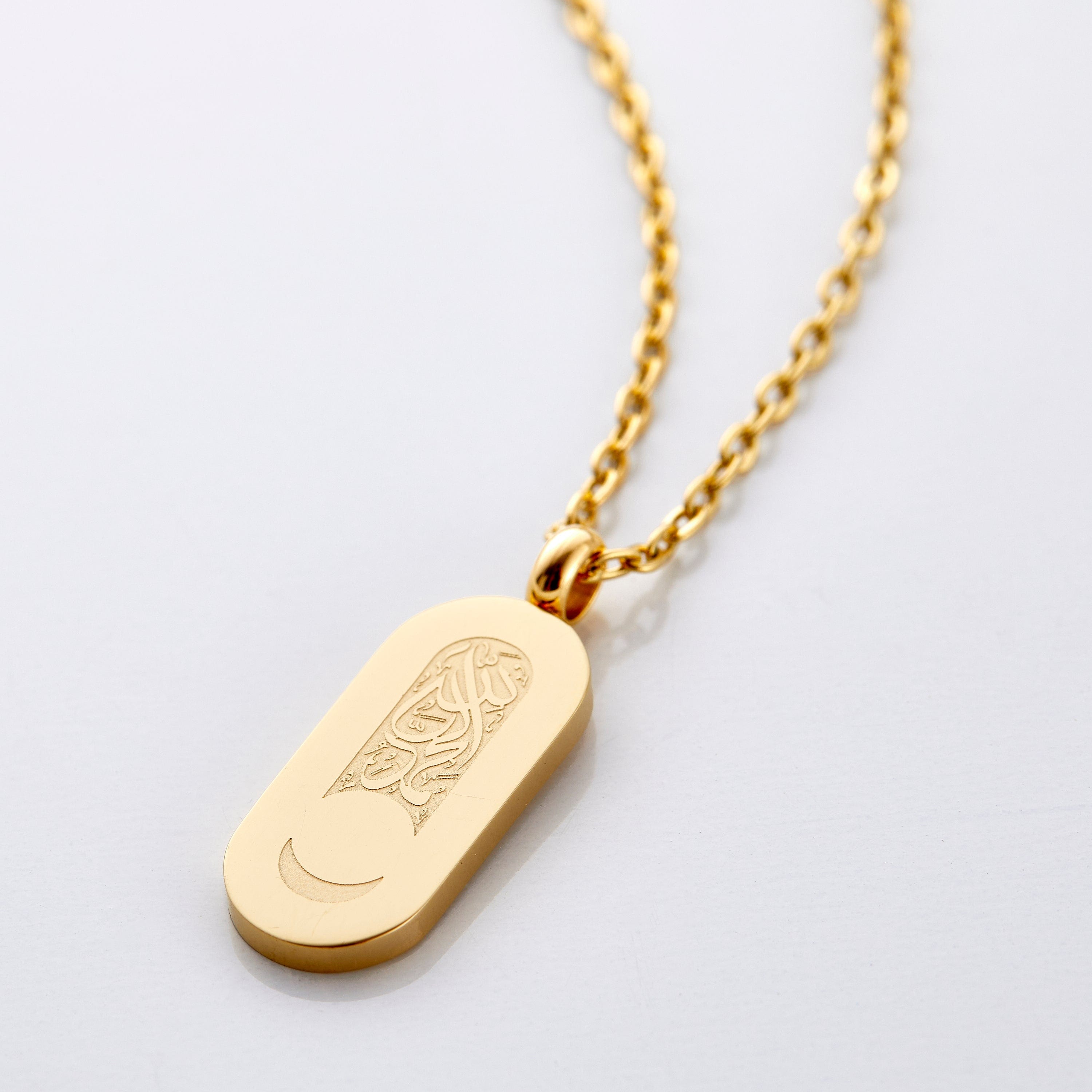 Close-up of the Alhamdulillah Crescent Moon Necklace showcasing its Arabic calligraphy and crescent design.